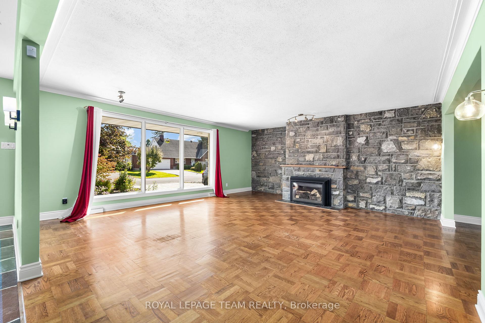 Photo 5 of 447 Simpson Road, Ottawa, Alta Vista/Faircrest Heights — HOMEH