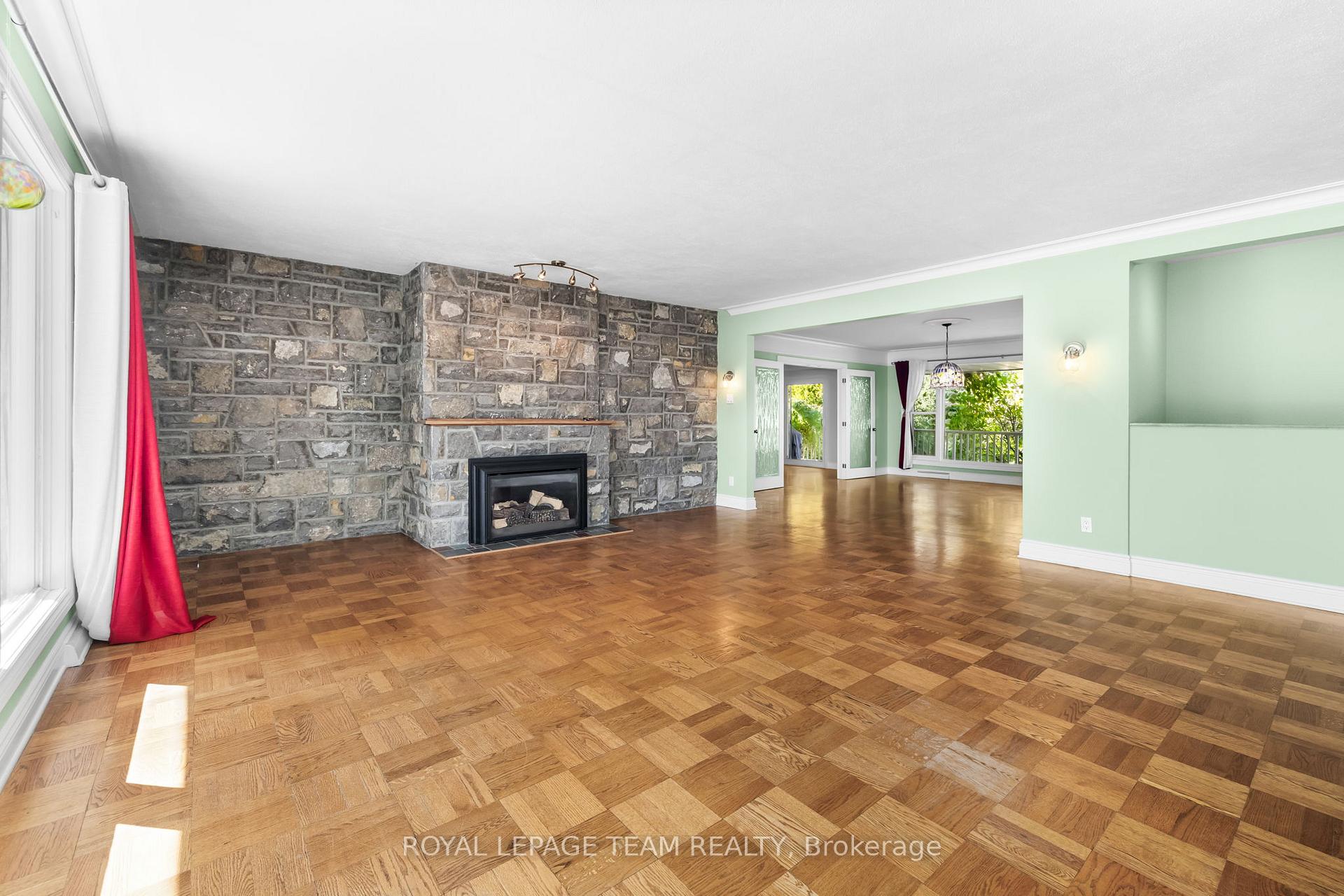 Photo 7 of 447 Simpson Road, Ottawa, Alta Vista/Faircrest Heights — HOMEH