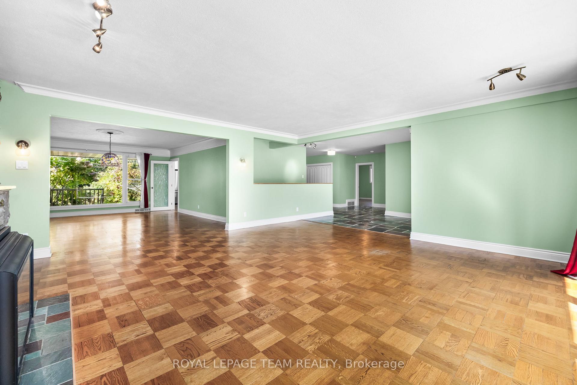 Photo 8 of 447 Simpson Road, Ottawa, Alta Vista/Faircrest Heights — HOMEH