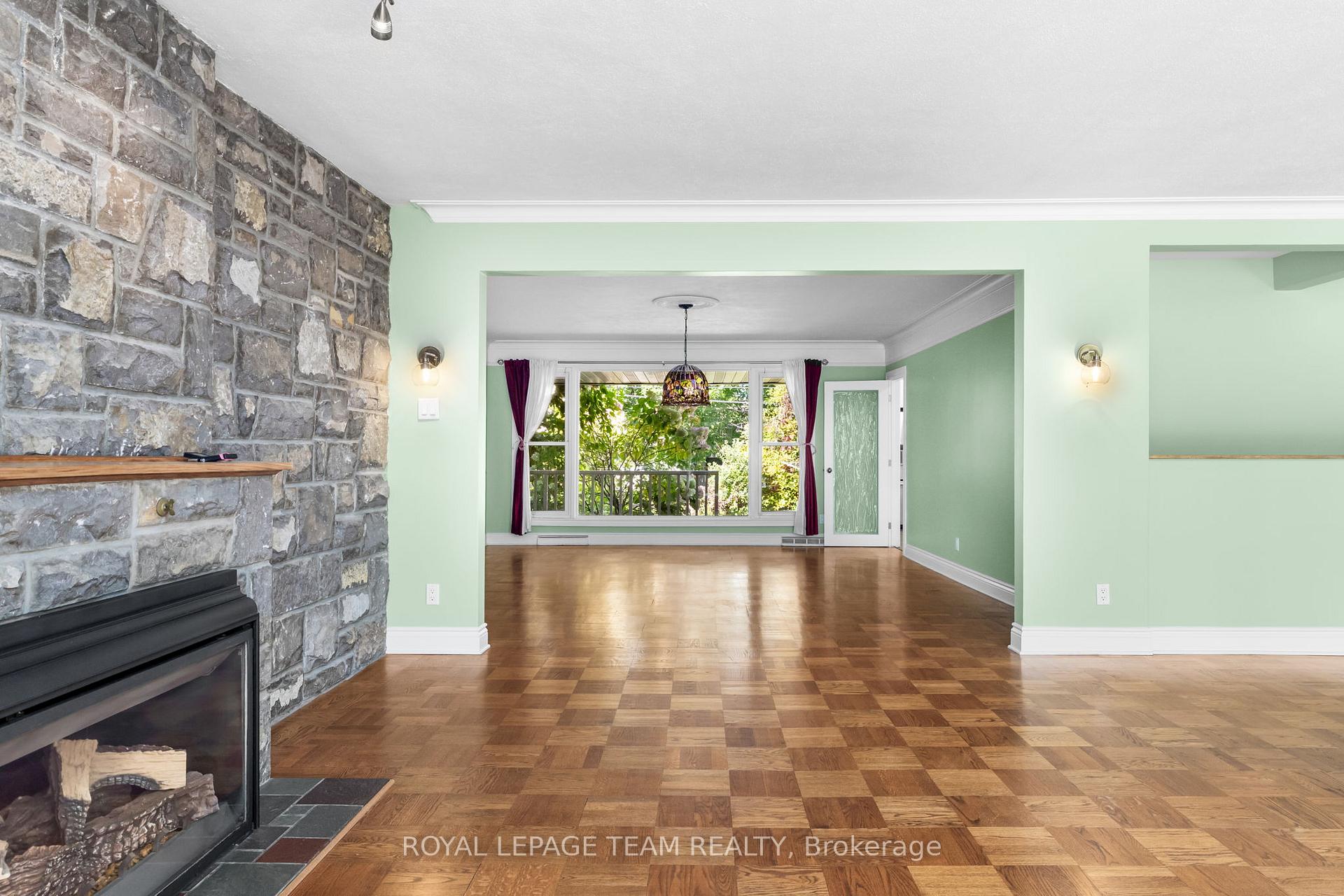 Photo 9 of 447 Simpson Road, Ottawa, Alta Vista/Faircrest Heights — HOMEH
