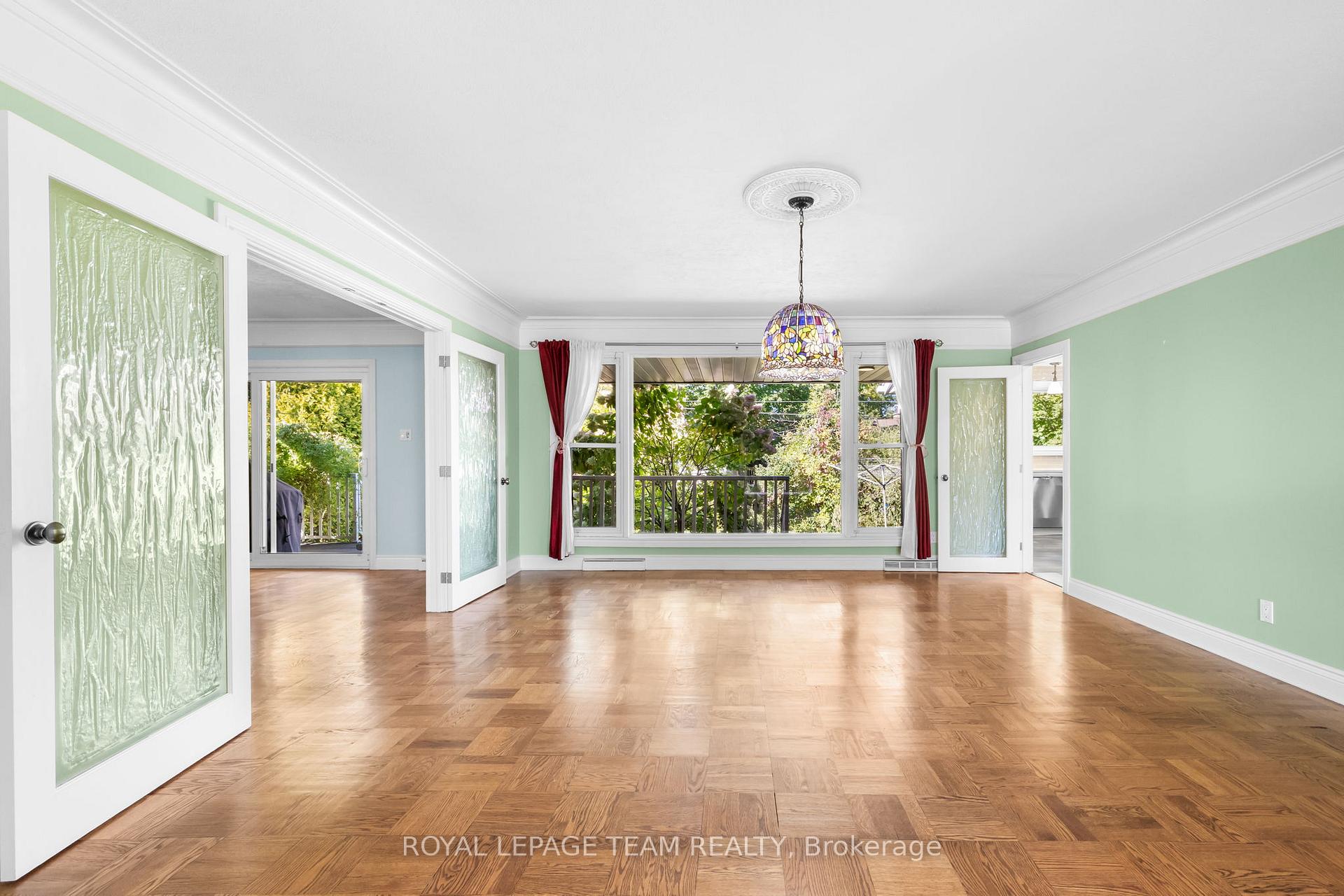 Photo 10 of 447 Simpson Road, Ottawa, Alta Vista/Faircrest Heights — HOMEH