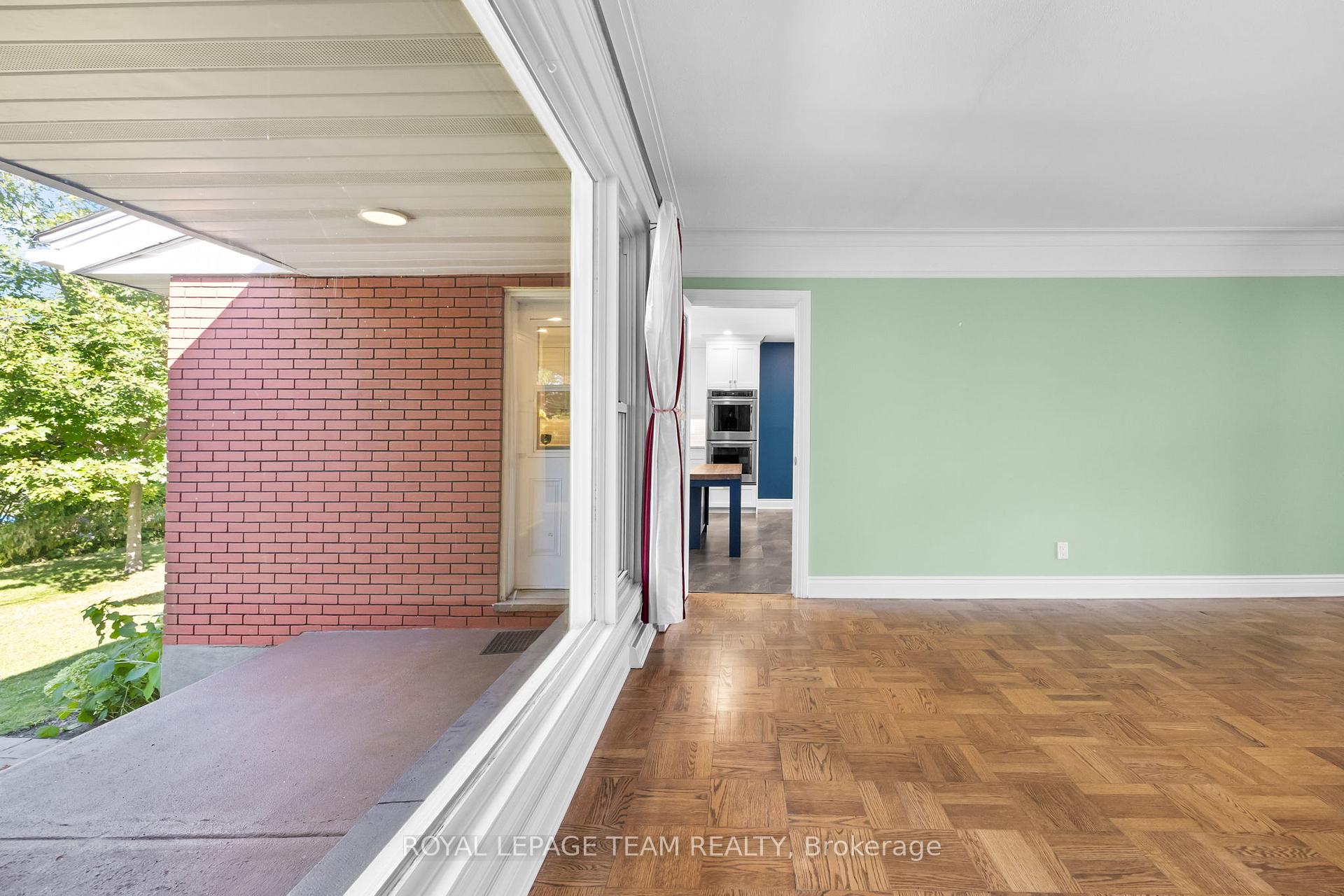 Photo 14 of 447 Simpson Road, Ottawa, Alta Vista/Faircrest Heights — HOMEH