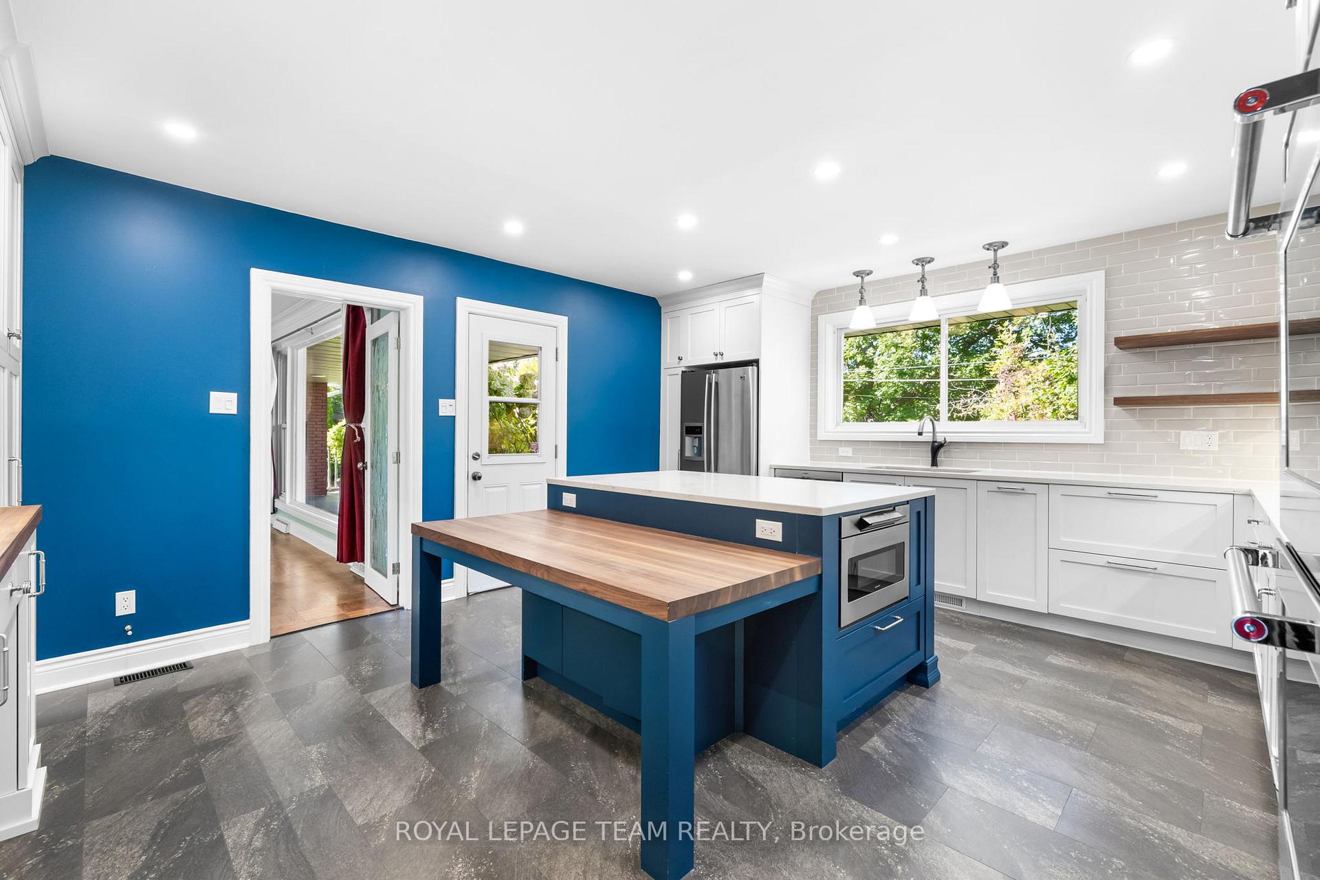 Photo 18 of 447 Simpson Road, Ottawa, Alta Vista/Faircrest Heights — HOMEH