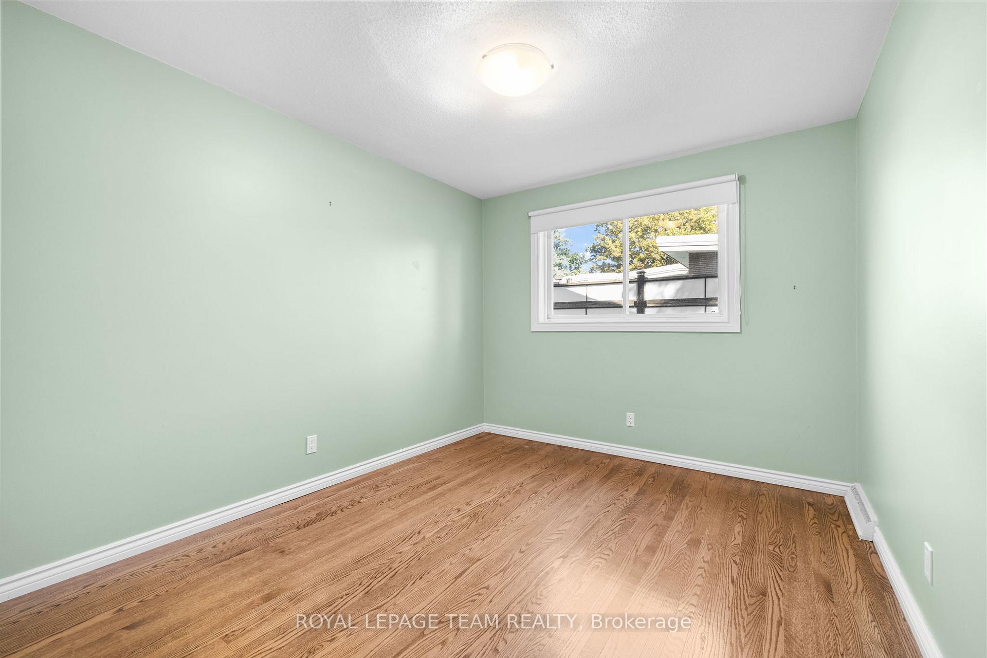 Photo 32 of 447 Simpson Road, Ottawa, Alta Vista/Faircrest Heights — HOMEH
