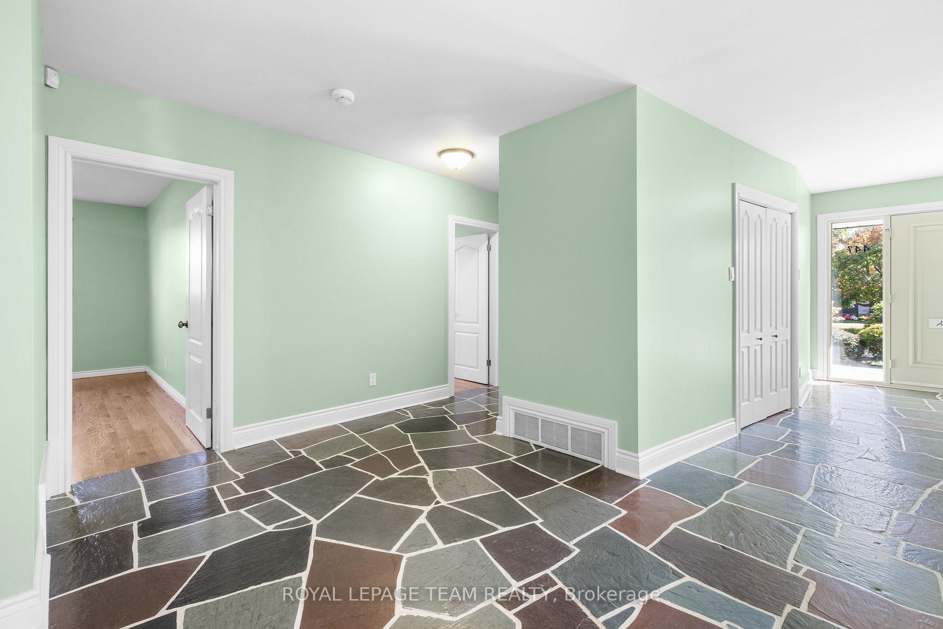 Photo 36 of 447 Simpson Road, Ottawa, Alta Vista/Faircrest Heights — HOMEH