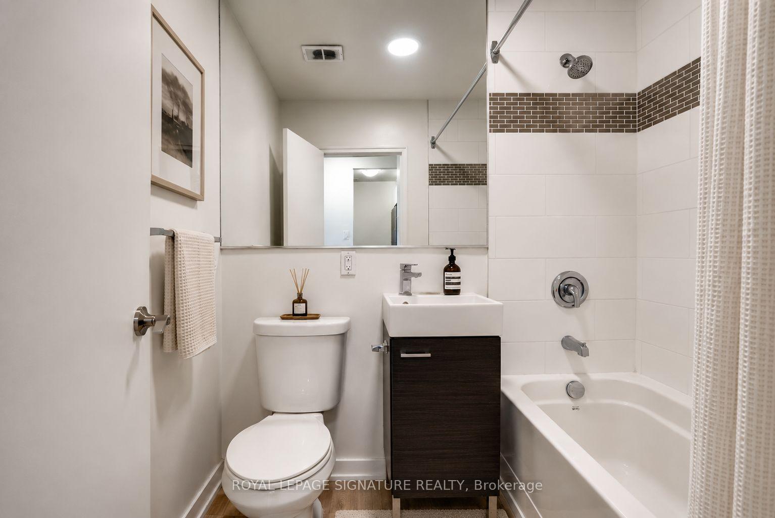 Photo 6 of Unit 303, 15 Gamble Avenue, Toronto, East York — HOMEH