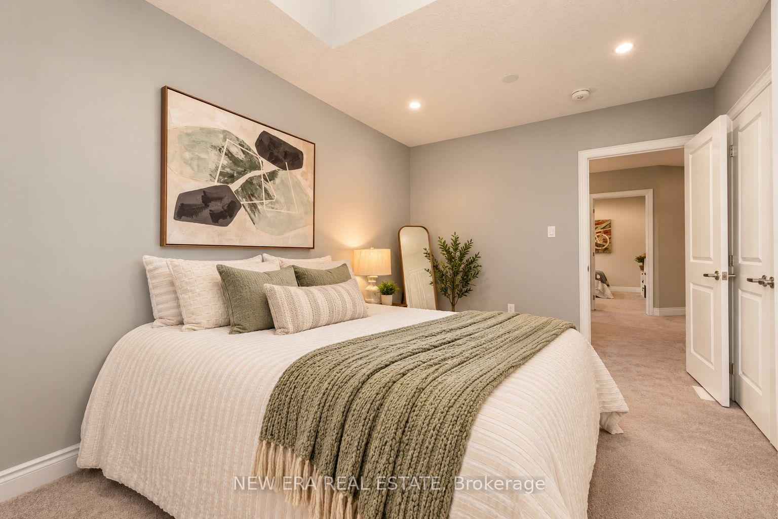 Photo 14 of 124 Walker Boulevard, New Tecumseth, Alliston — HOMEH