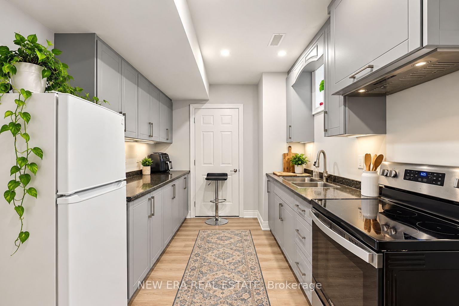 Photo 20 of 124 Walker Boulevard, New Tecumseth, Alliston — HOMEH