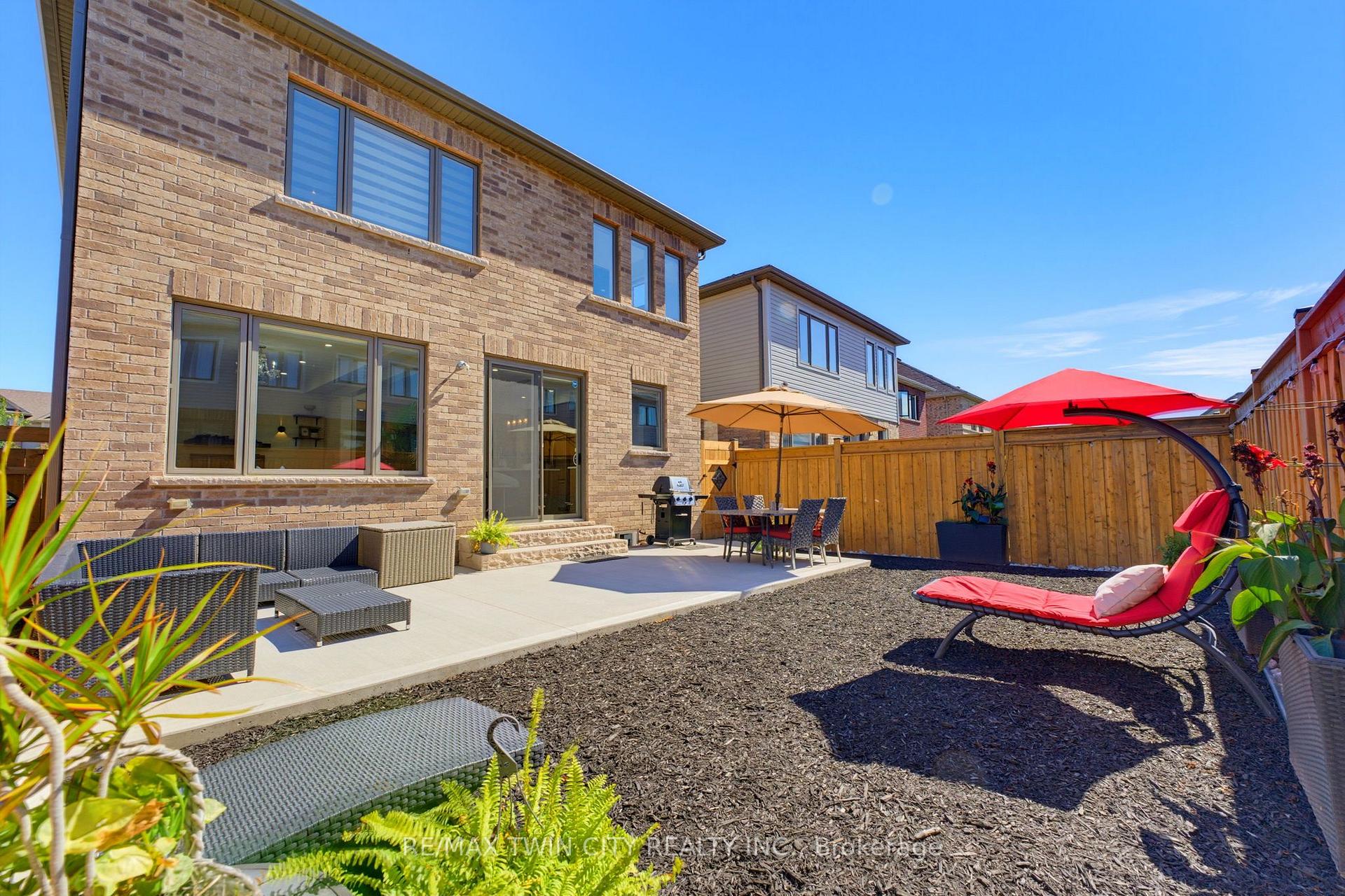 Photo 38 of 14 Rustic Oak Trail, North Dumfries, Ayr — HOMEH