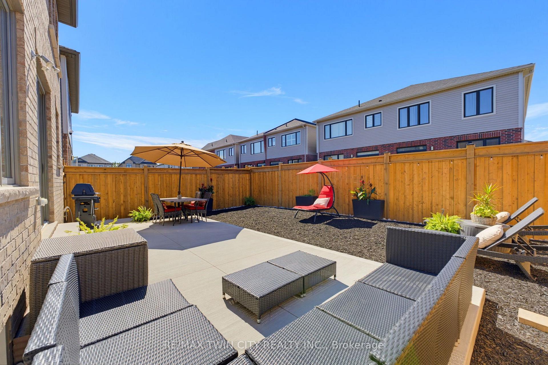 Photo 40 of 14 Rustic Oak Trail, North Dumfries, Ayr — HOMEH