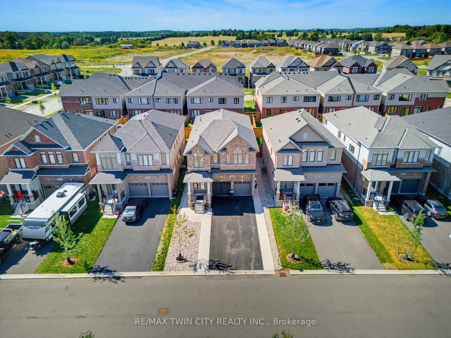 Photo 43 of 14 Rustic Oak Trail, North Dumfries, Ayr — HOMEH