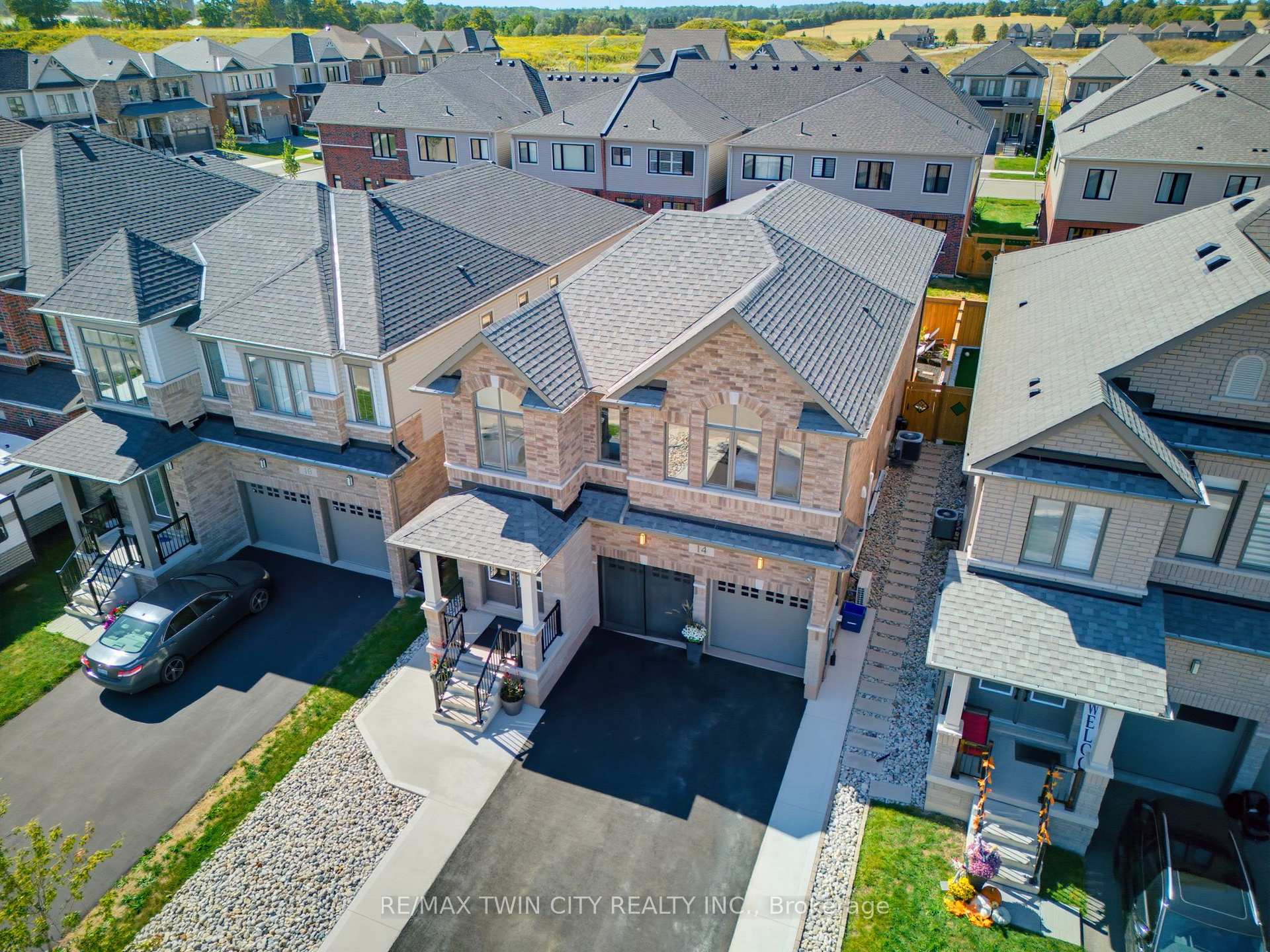 Photo 44 of 14 Rustic Oak Trail, North Dumfries, Ayr — HOMEH