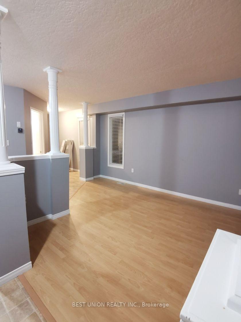 Photo 3 of 528 Activa Avenue, Kitchener, Larentian West — HOMEH