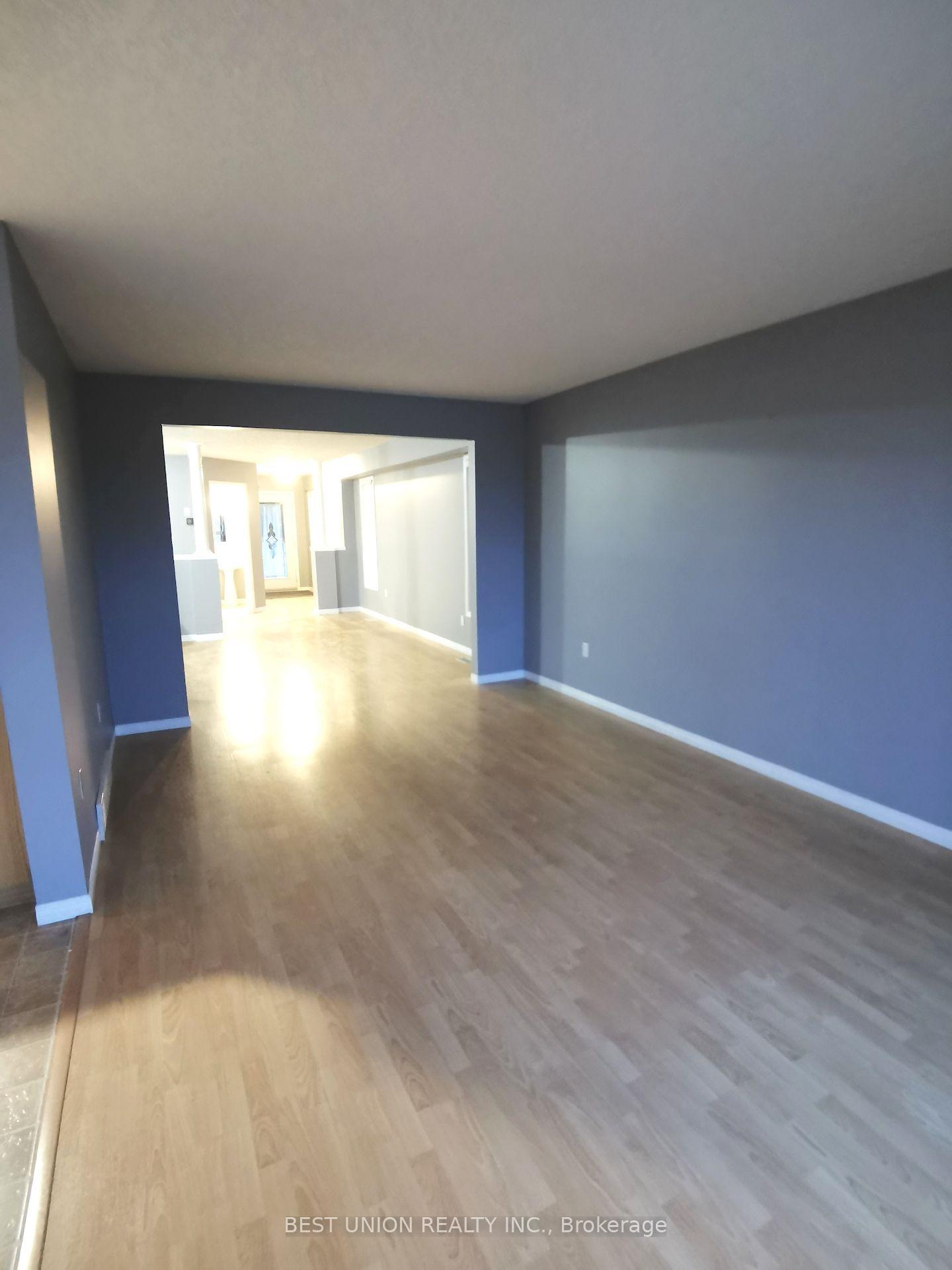 Photo 4 of 528 Activa Avenue, Kitchener, Larentian West — HOMEH