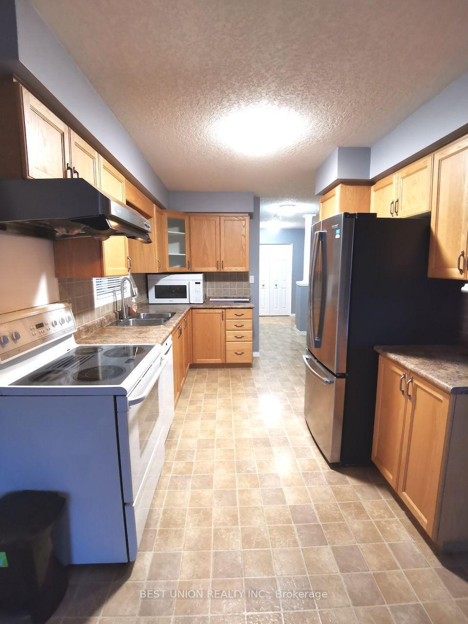 Photo 5 of 528 Activa Avenue, Kitchener, Larentian West — HOMEH