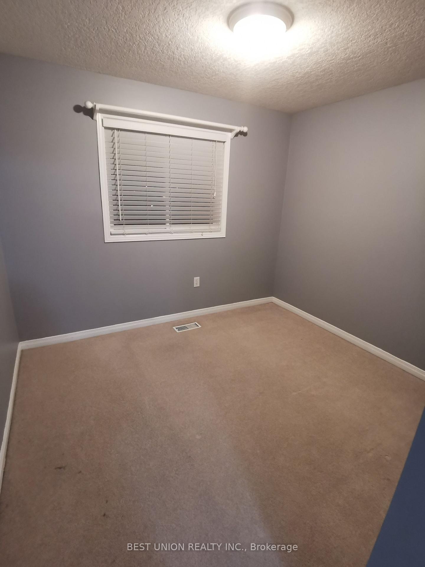 Photo 11 of 528 Activa Avenue, Kitchener, Larentian West — HOMEH