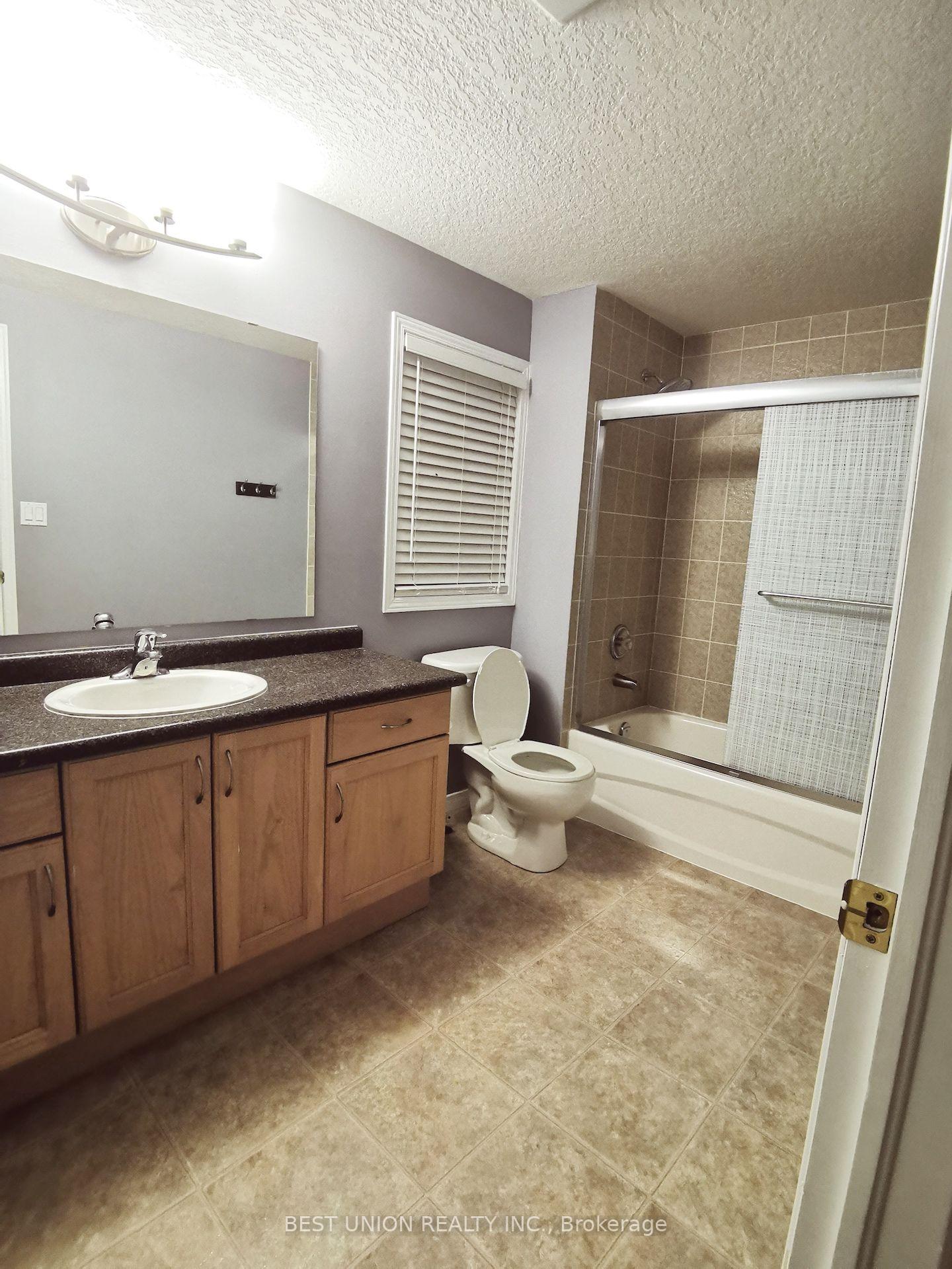 Photo 14 of 528 Activa Avenue, Kitchener, Larentian West — HOMEH