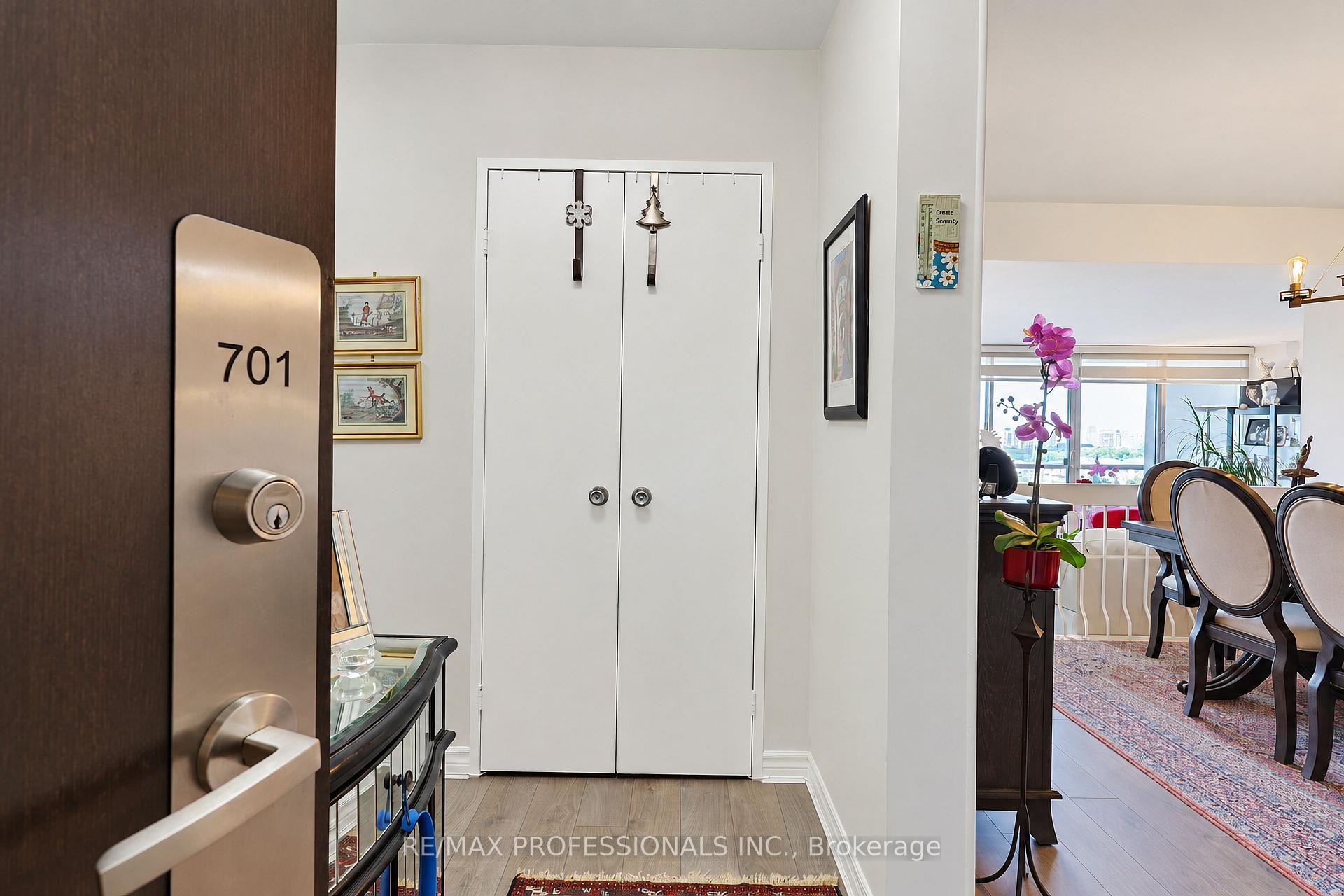 Photo 3 of Unit 701, 31 Four Winds Drive, North York, York University Heights — HOMEH