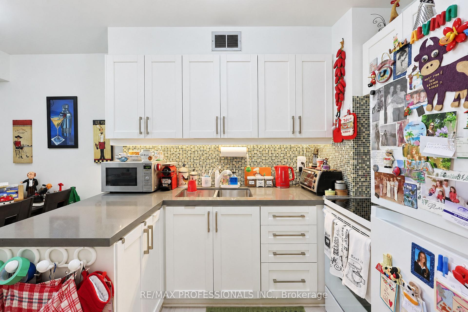 Photo 12 of Unit 701, 31 Four Winds Drive, North York, York University Heights — HOMEH