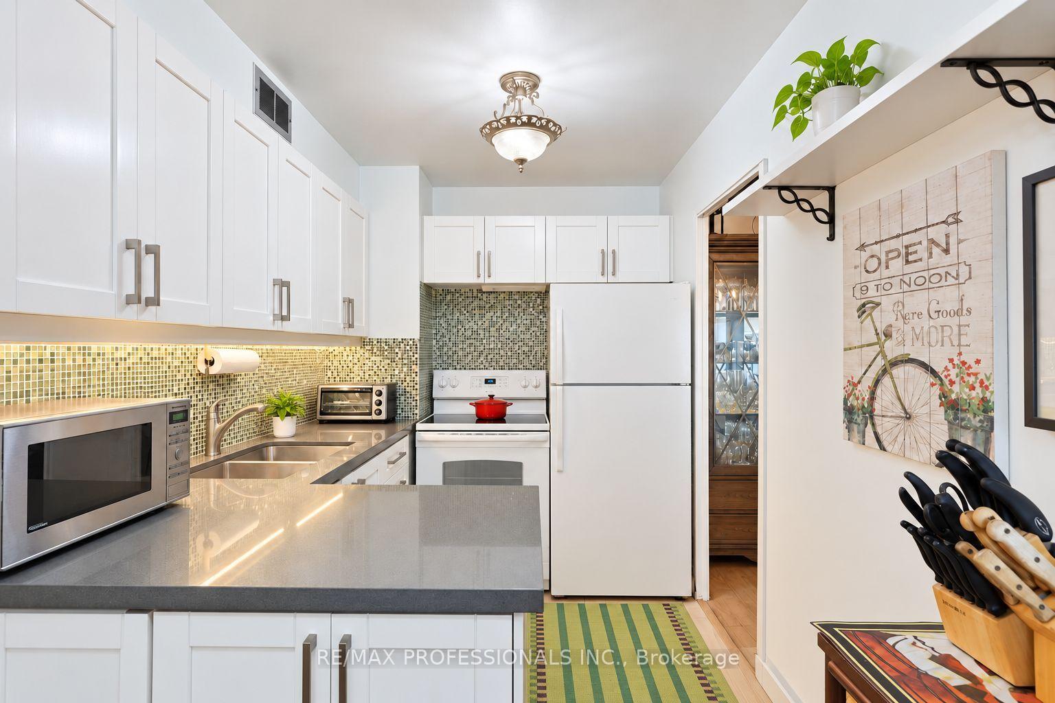 Photo 19 of Unit 701, 31 Four Winds Drive, North York, York University Heights — HOMEH
