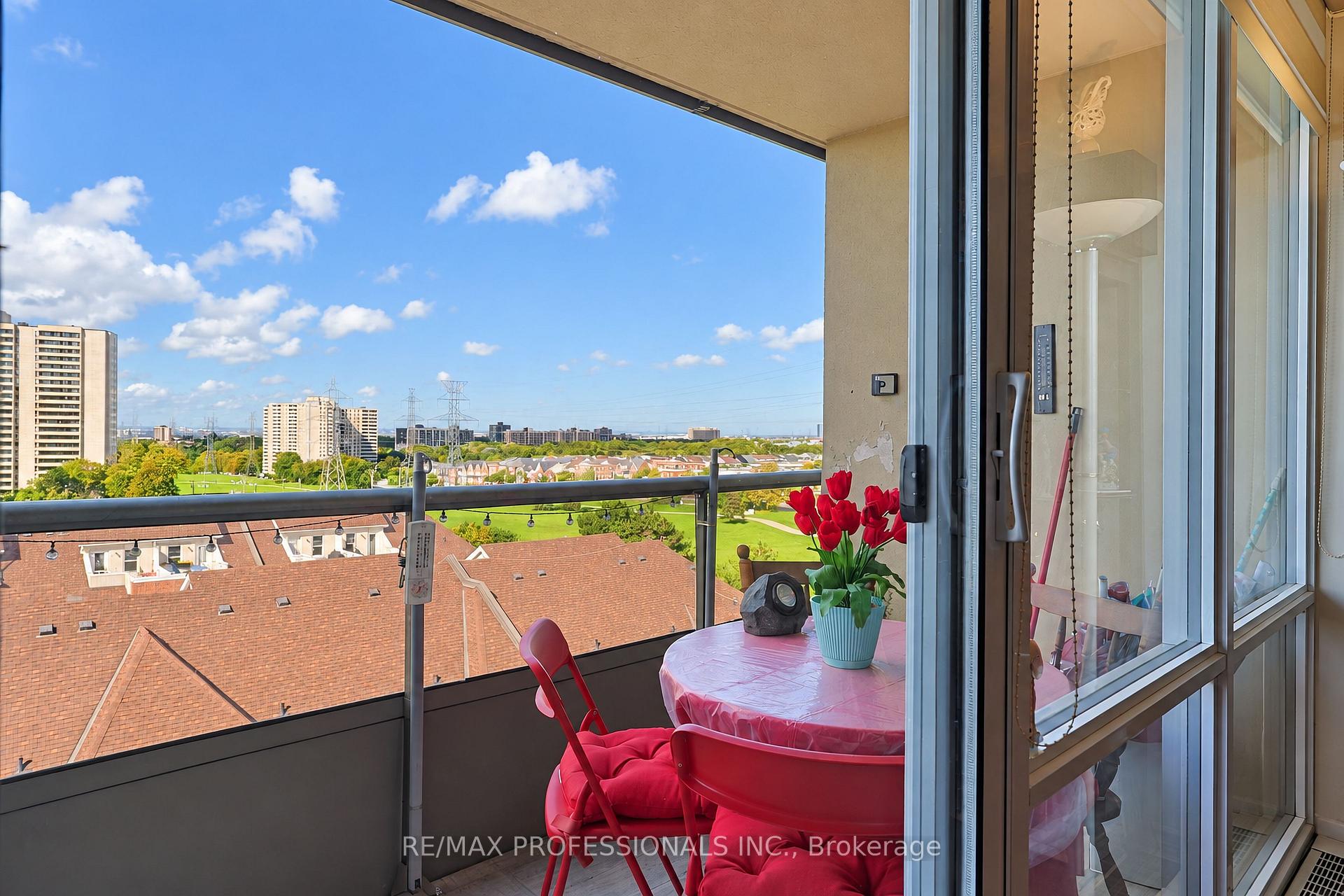 Photo 26 of Unit 701, 31 Four Winds Drive, North York, York University Heights — HOMEH