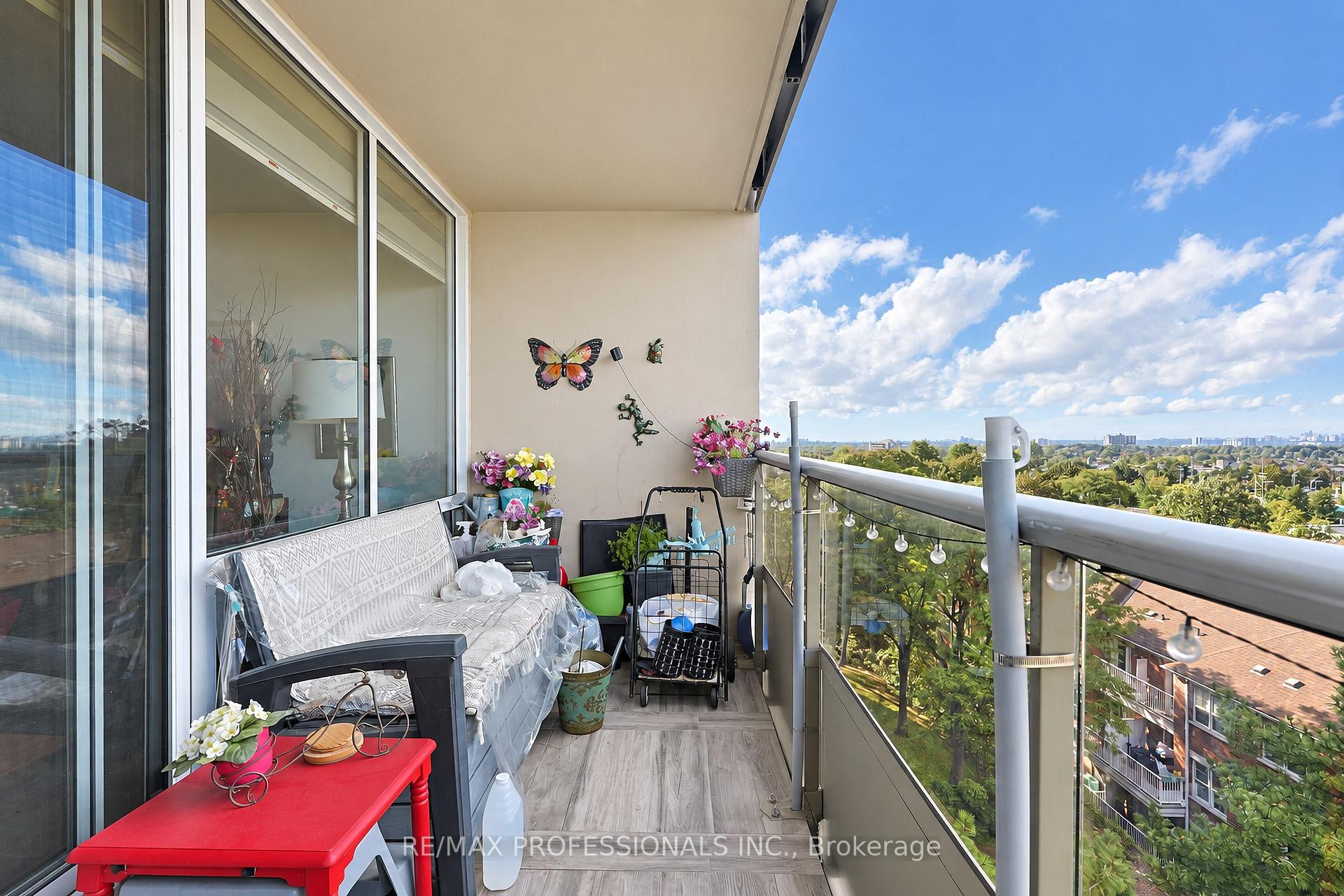 Photo 27 of Unit 701, 31 Four Winds Drive, North York, York University Heights — HOMEH