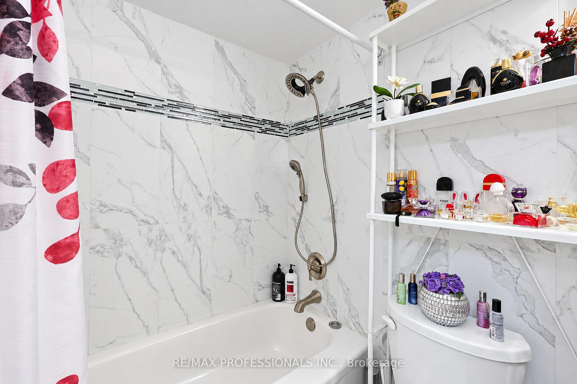 Photo 31 of Unit 701, 31 Four Winds Drive, North York, York University Heights — HOMEH