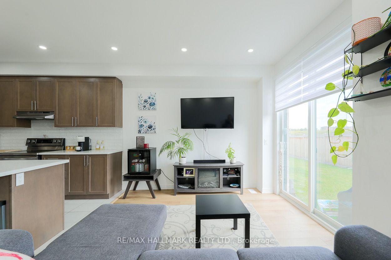 Photo 8 of 1090 Lockie Drive, Oshawa, Kedron — HOMEH