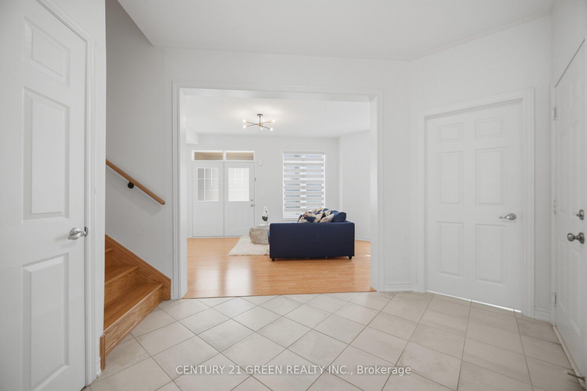 Photo 5 of 537 Dundas Street E, Oakville, Joshua Meadows — HOMEH