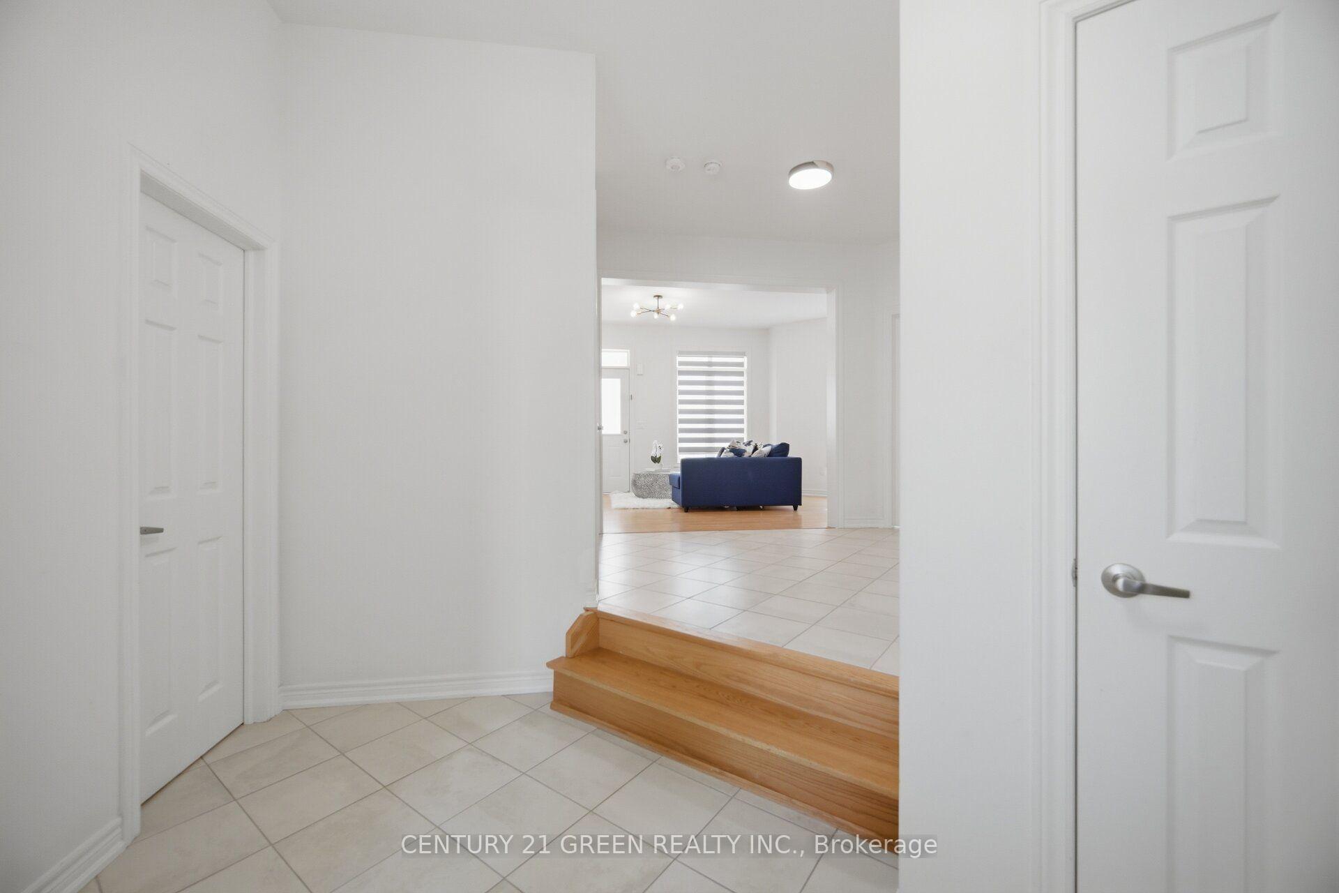 Photo 10 of 537 Dundas Street E, Oakville, Joshua Meadows — HOMEH