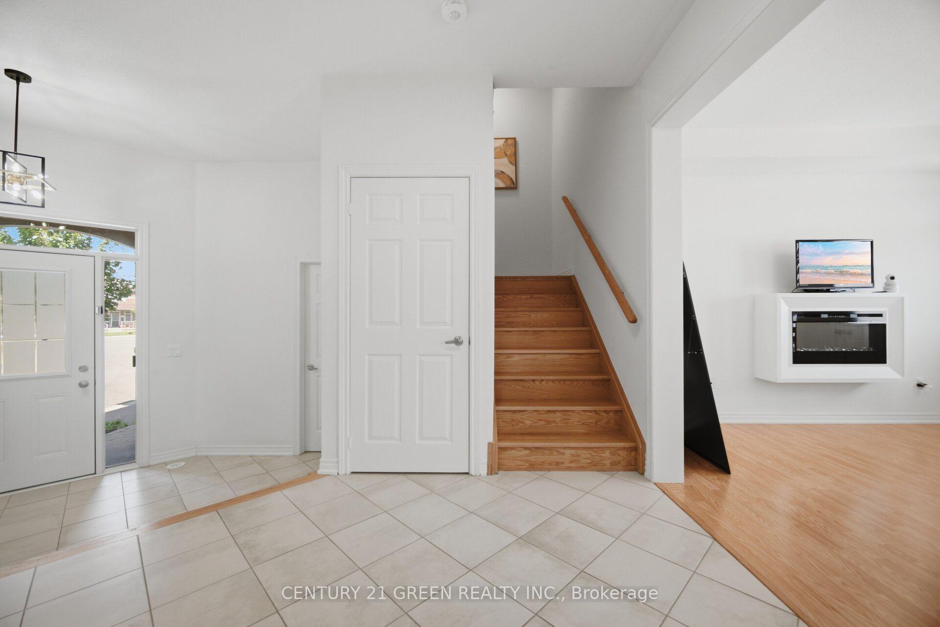 Photo 11 of 537 Dundas Street E, Oakville, Joshua Meadows — HOMEH
