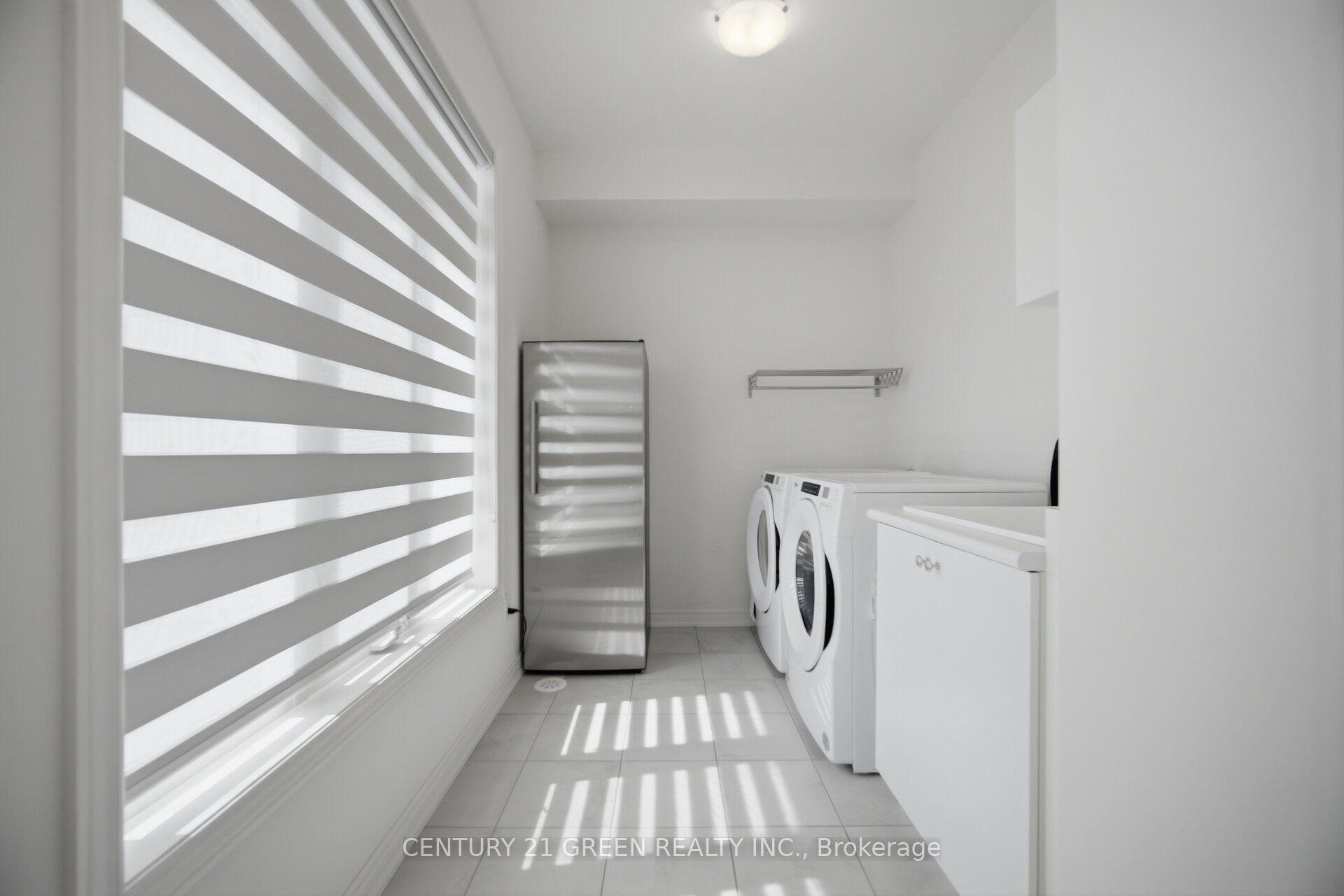 Photo 12 of 537 Dundas Street E, Oakville, Joshua Meadows — HOMEH