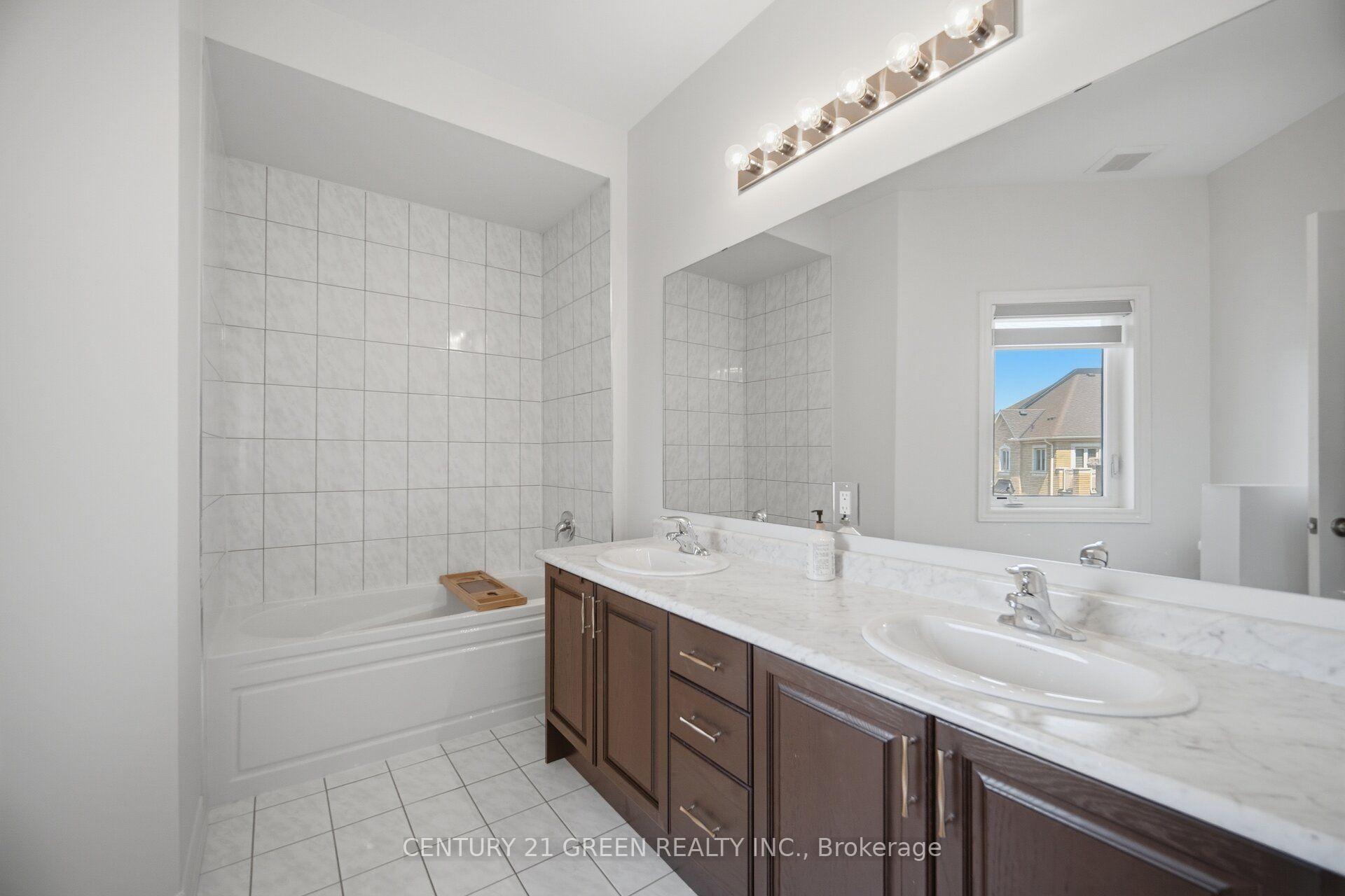 Photo 36 of 537 Dundas Street E, Oakville, Joshua Meadows — HOMEH