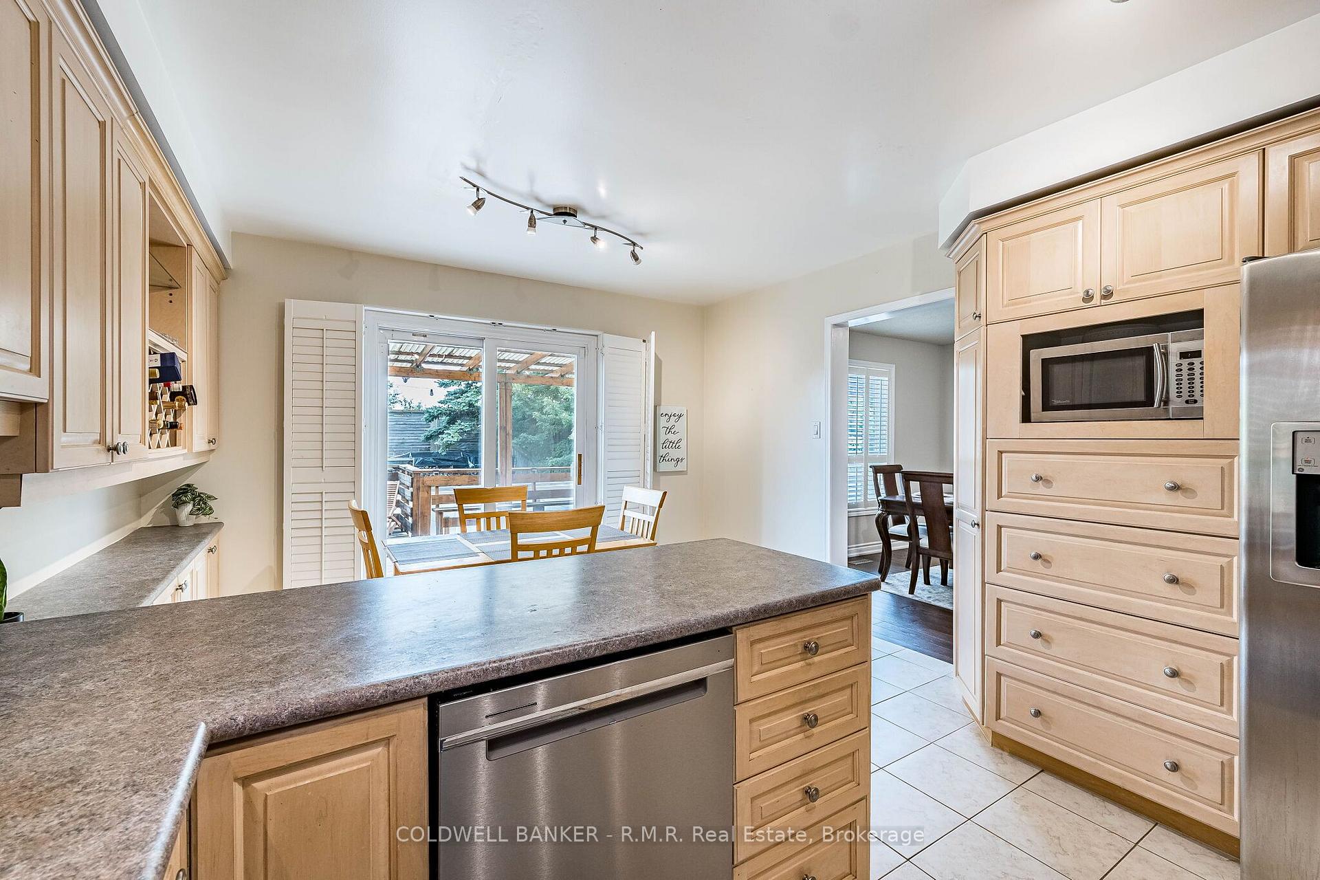 Photo 9 of 292 Ukraine Road, Mississauga, Fairview — HOMEH