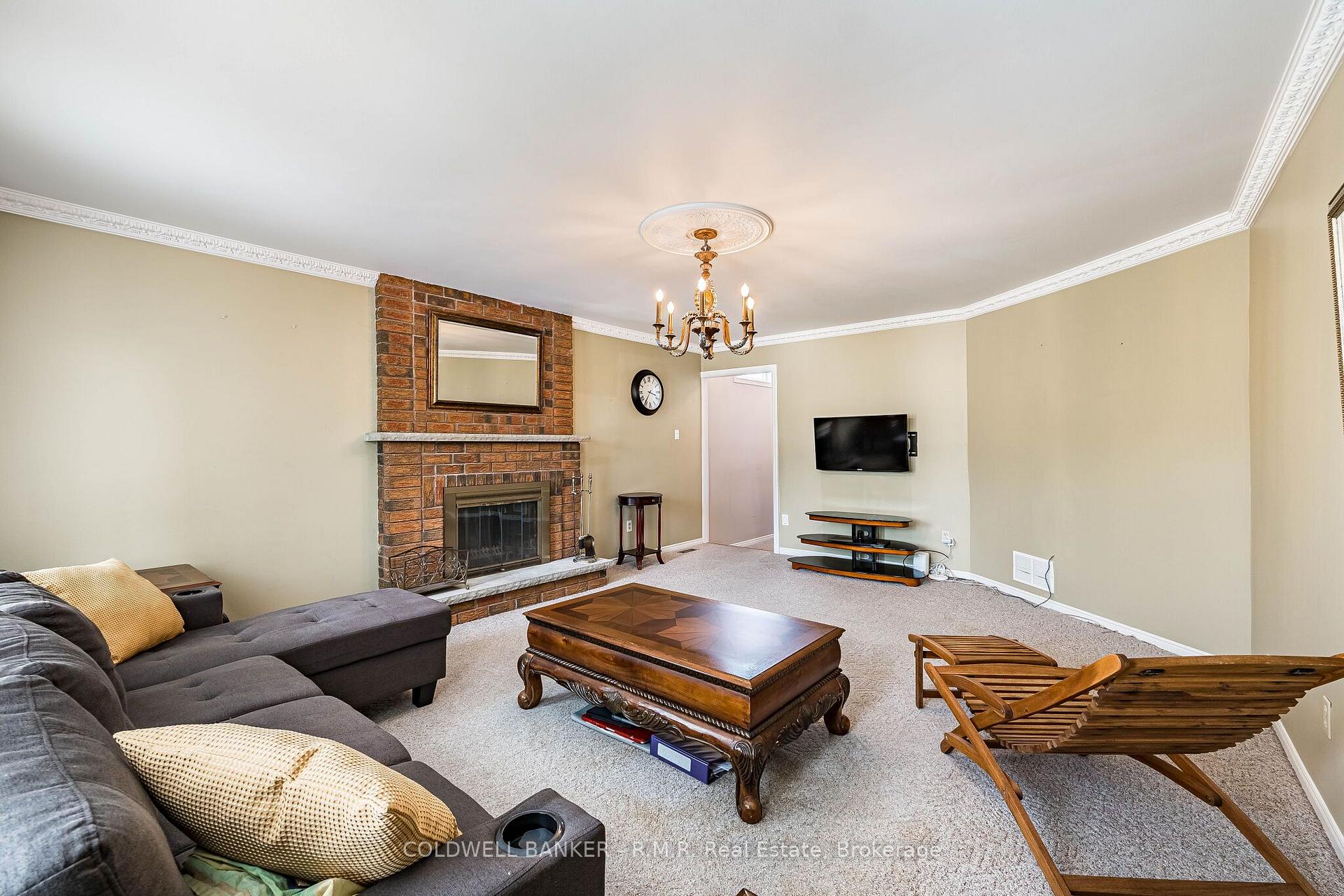 Photo 16 of 292 Ukraine Road, Mississauga, Fairview — HOMEH
