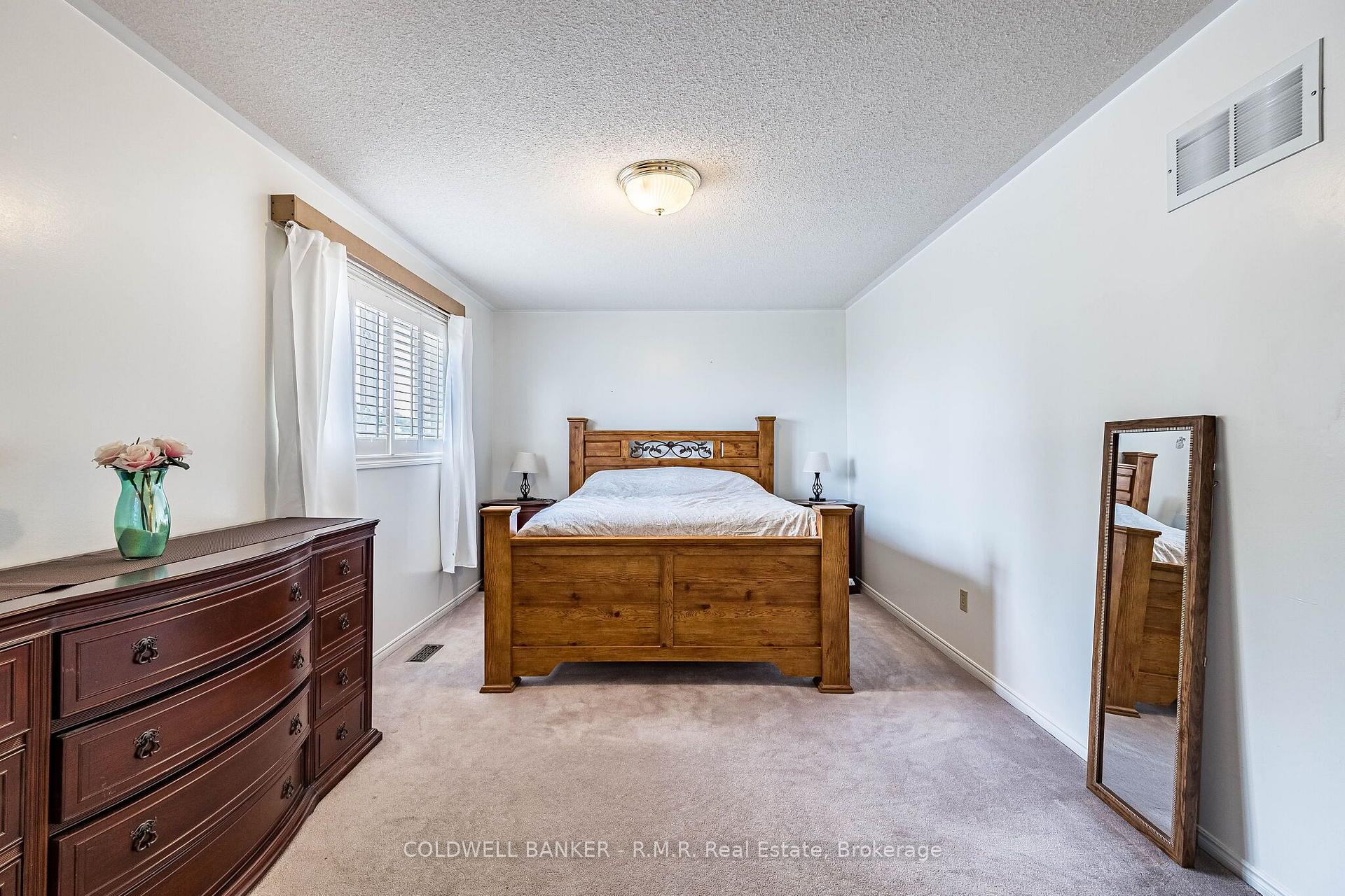 Photo 19 of 292 Ukraine Road, Mississauga, Fairview — HOMEH