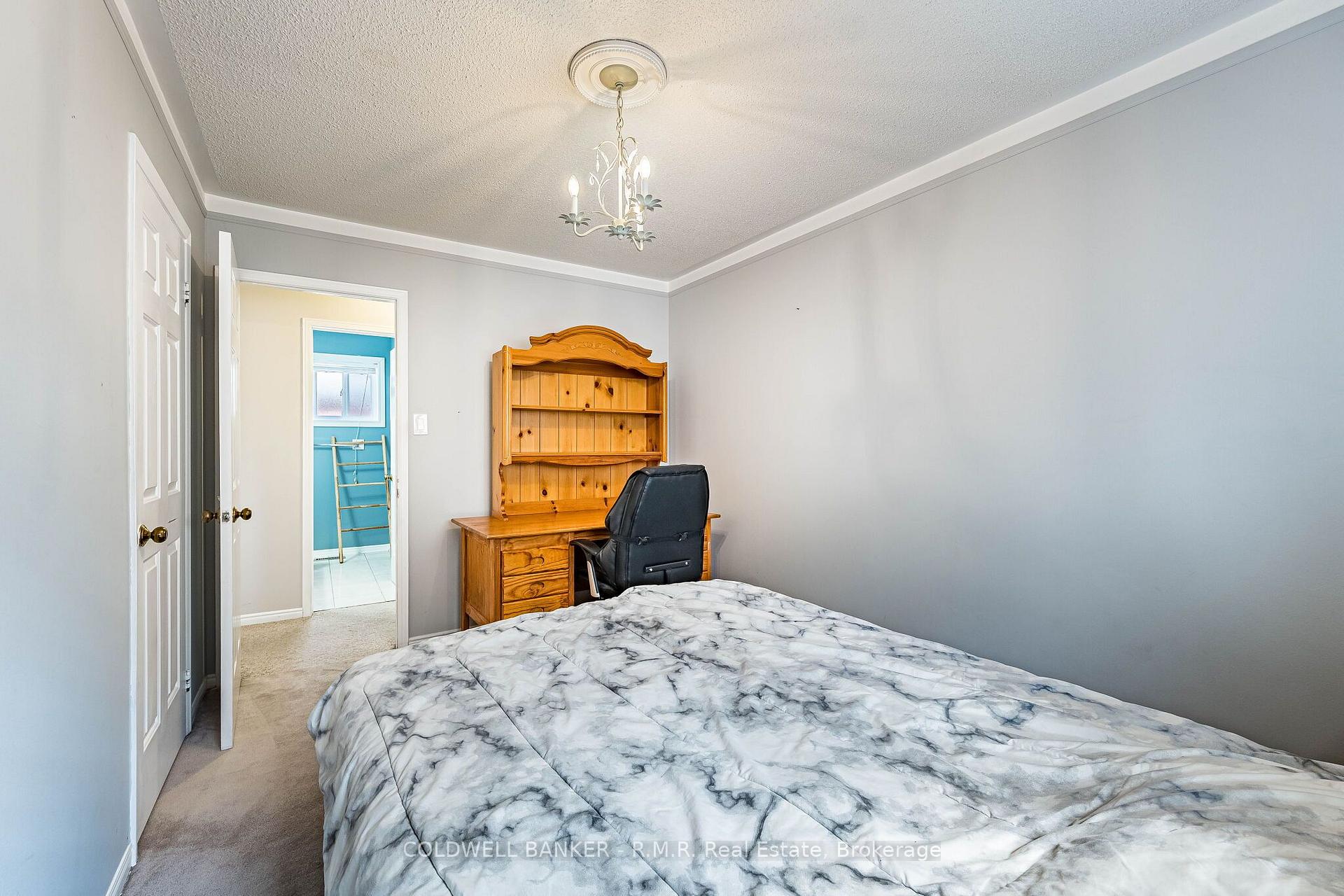 Photo 23 of 292 Ukraine Road, Mississauga, Fairview — HOMEH