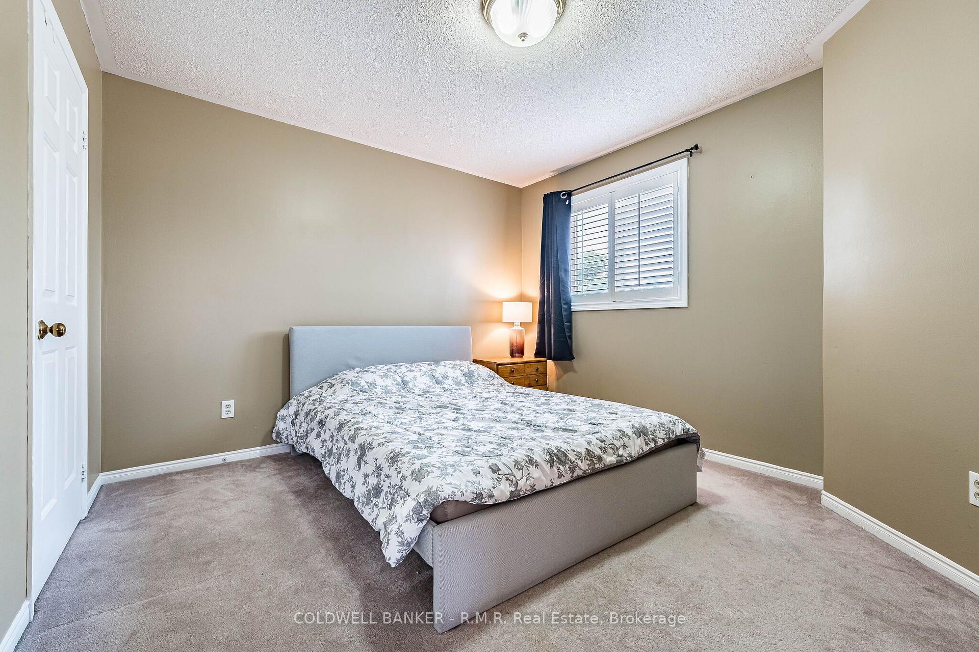 Photo 24 of 292 Ukraine Road, Mississauga, Fairview — HOMEH