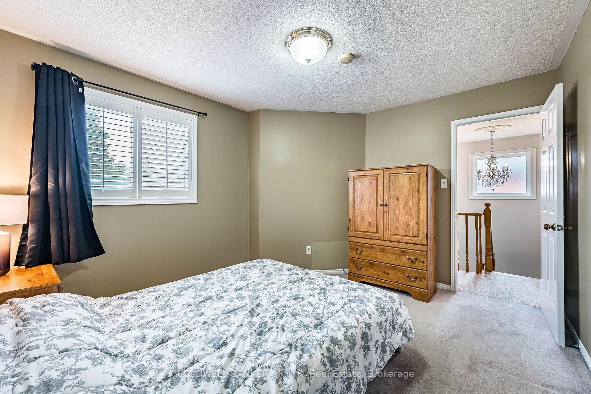 Photo 25 of 292 Ukraine Road, Mississauga, Fairview — HOMEH