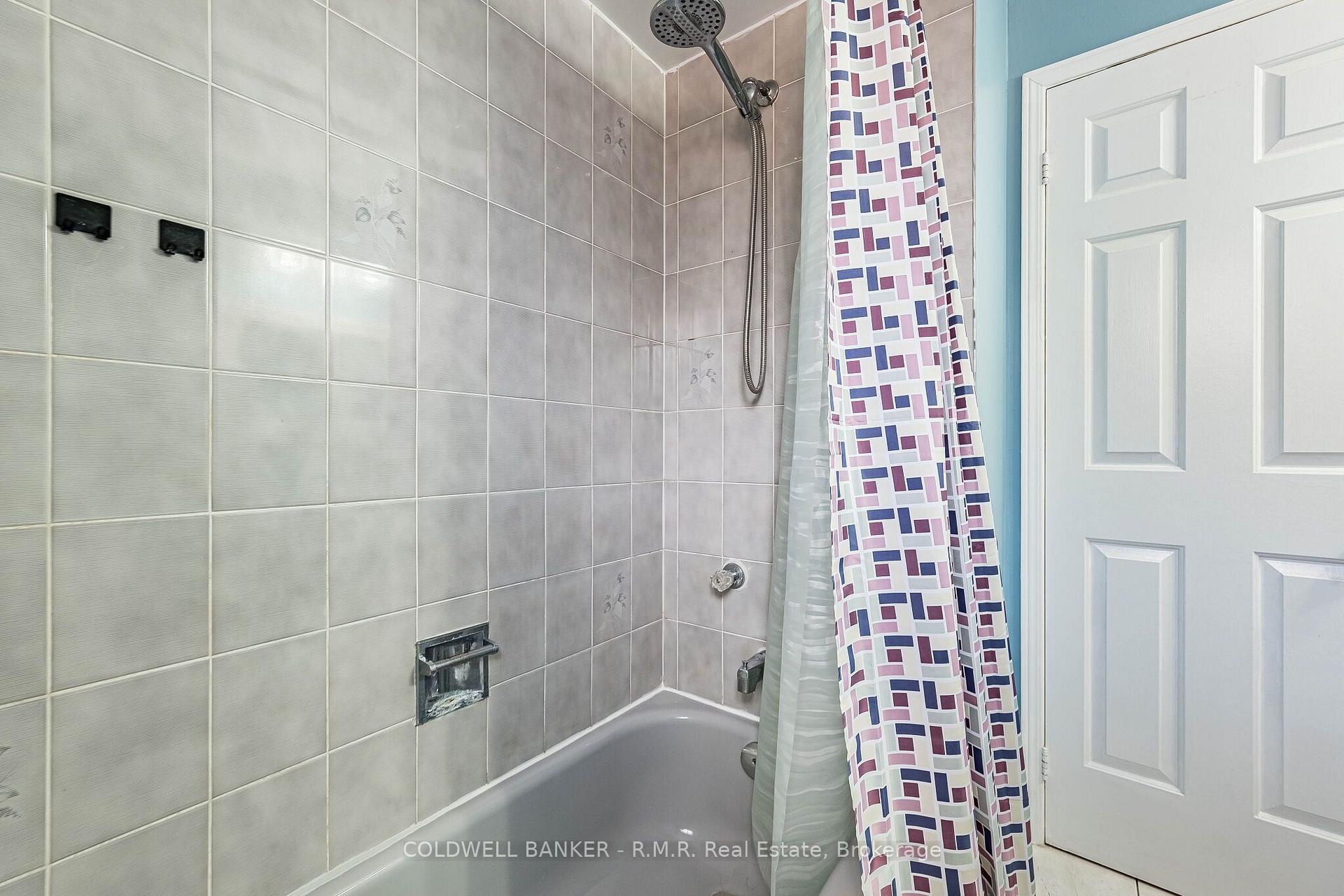 Photo 27 of 292 Ukraine Road, Mississauga, Fairview — HOMEH