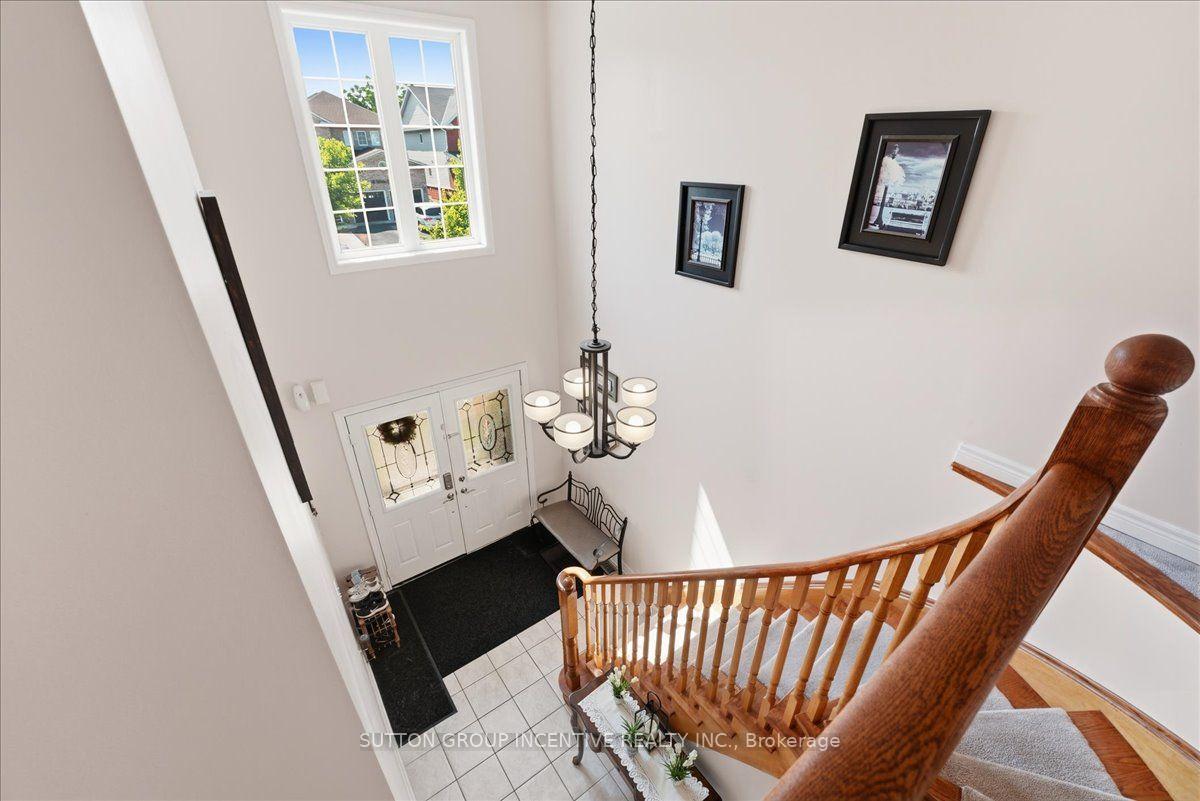 Photo 5 of 17 White Crescent, Barrie, Holly — HOMEH