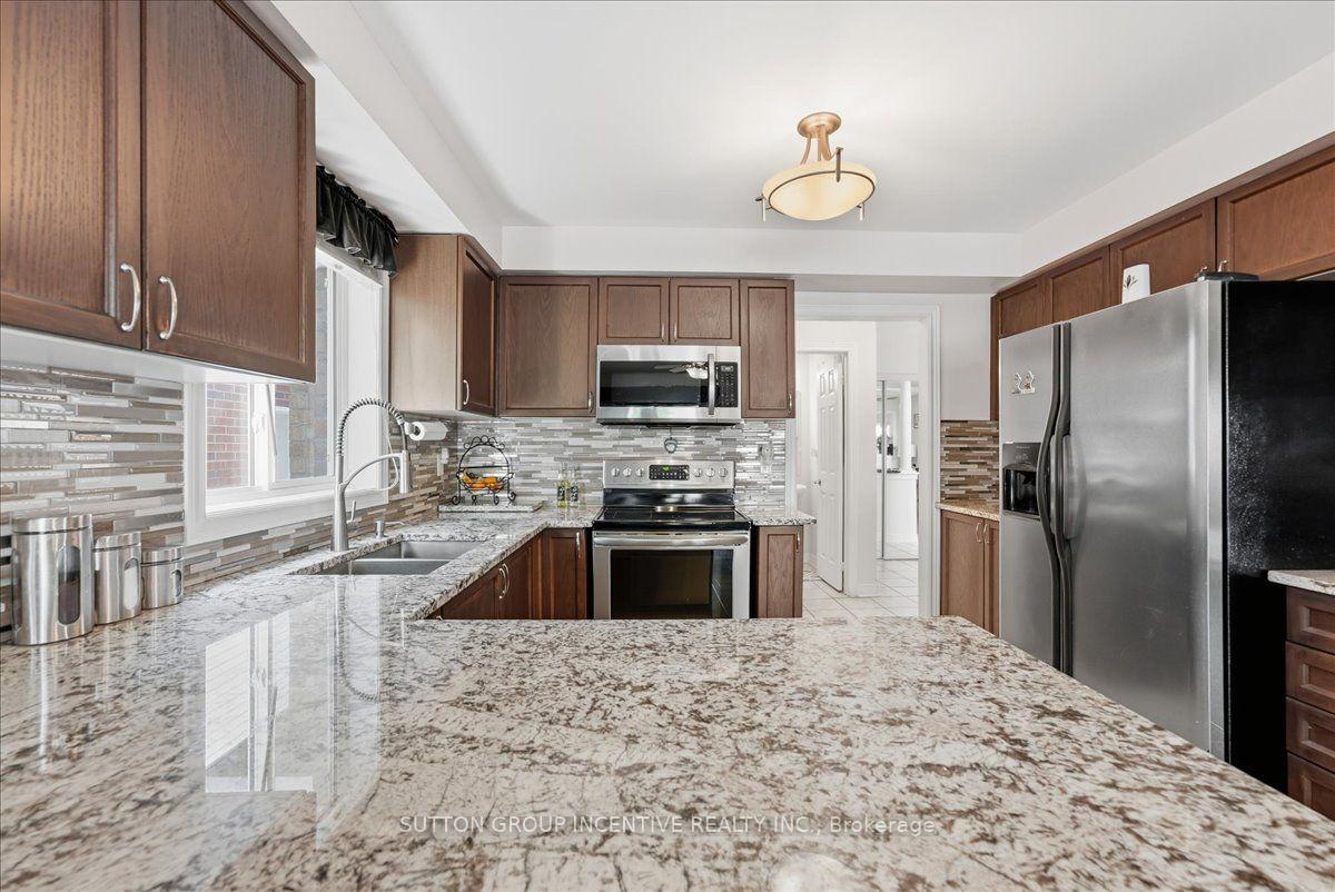 Photo 9 of 17 White Crescent, Barrie, Holly — HOMEH