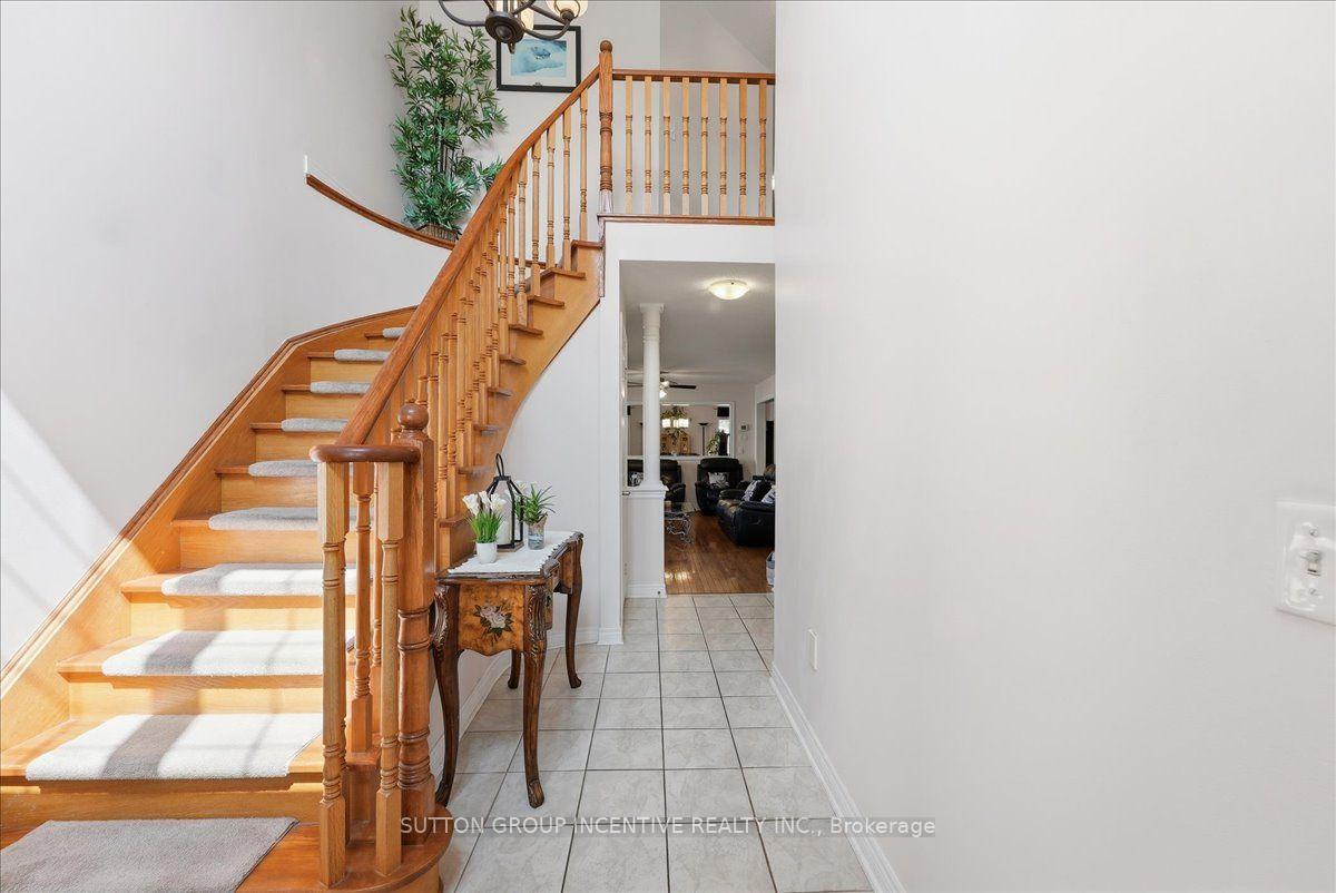 Photo 16 of 17 White Crescent, Barrie, Holly — HOMEH