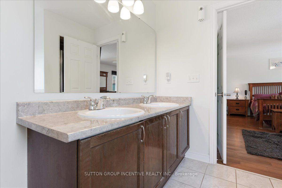 Photo 21 of 17 White Crescent, Barrie, Holly — HOMEH