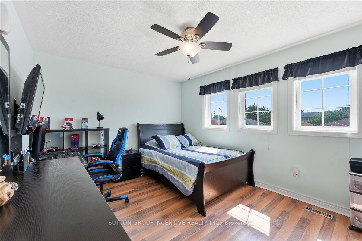 Photo 22 of 17 White Crescent, Barrie, Holly — HOMEH