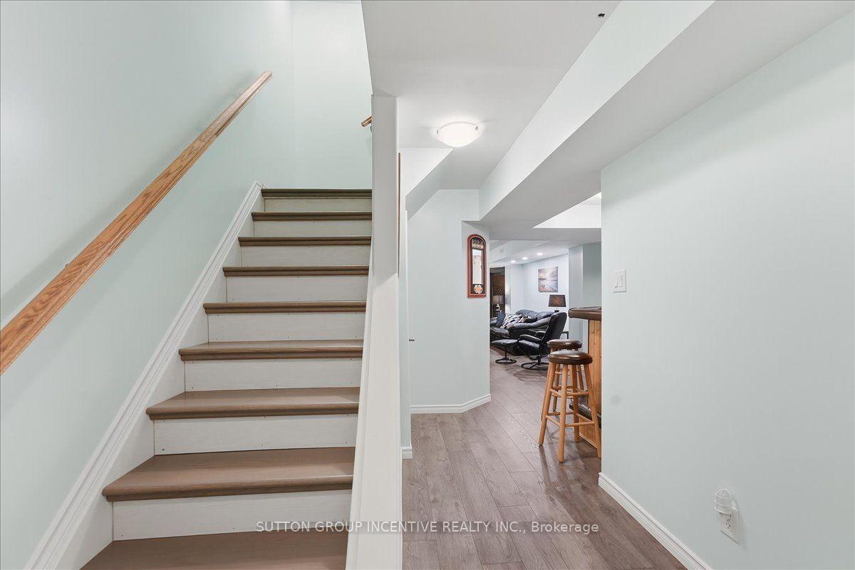 Photo 29 of 17 White Crescent, Barrie, Holly — HOMEH