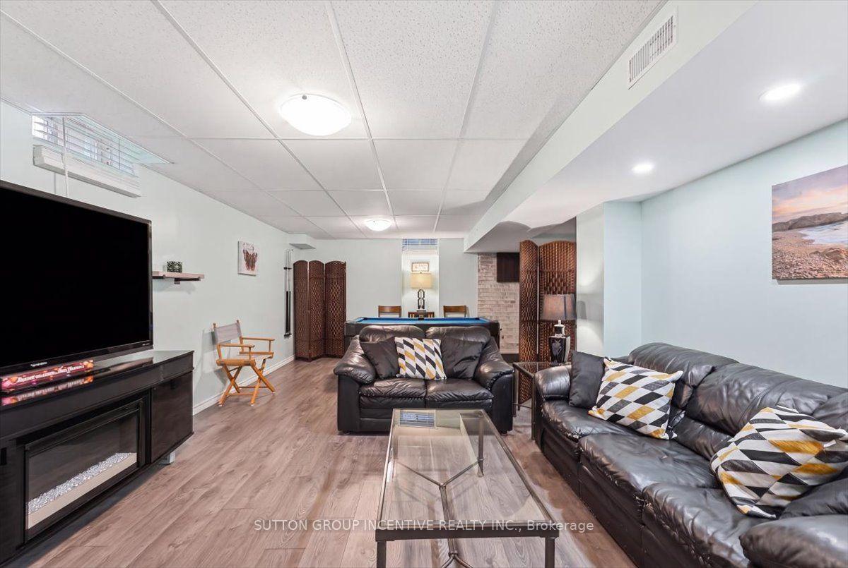 Photo 30 of 17 White Crescent, Barrie, Holly — HOMEH