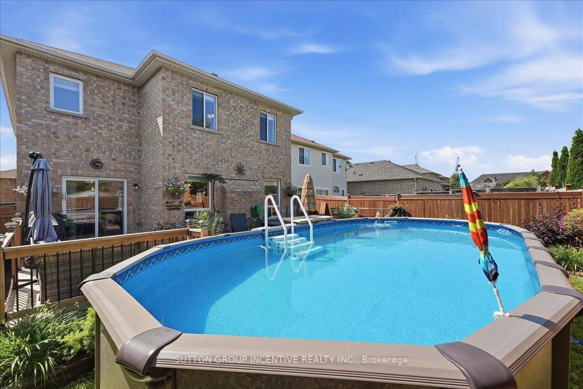 Photo 42 of 17 White Crescent, Barrie, Holly — HOMEH