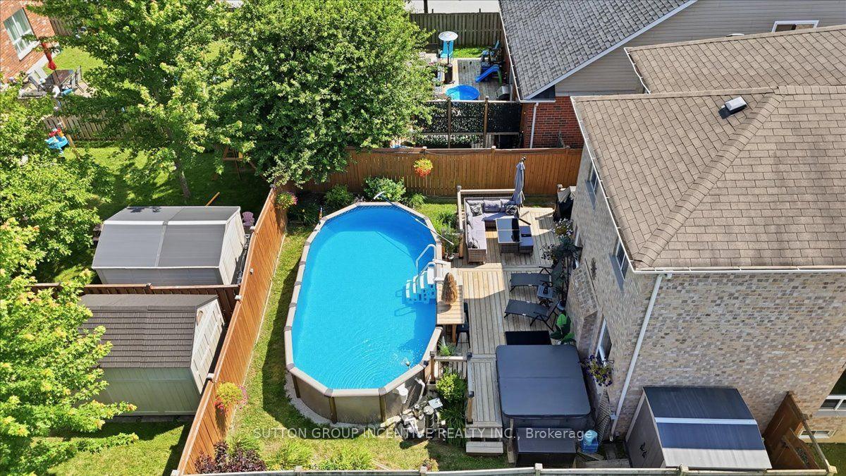 Photo 43 of 17 White Crescent, Barrie, Holly — HOMEH