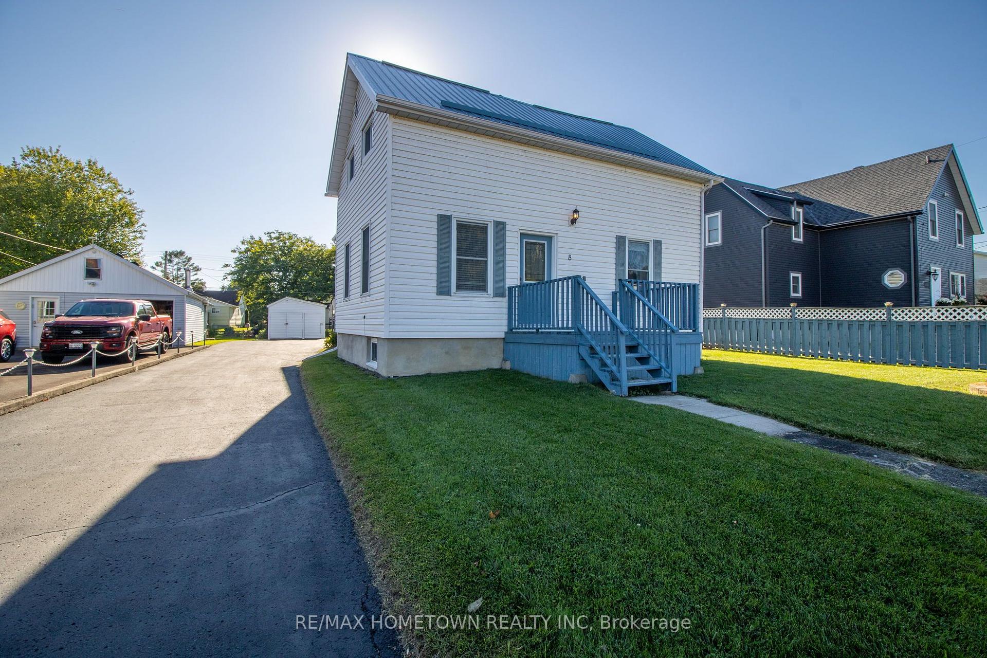 Photo 2 of 8 Brouse Drive E, South Dundas, Iroquois — HOMEH